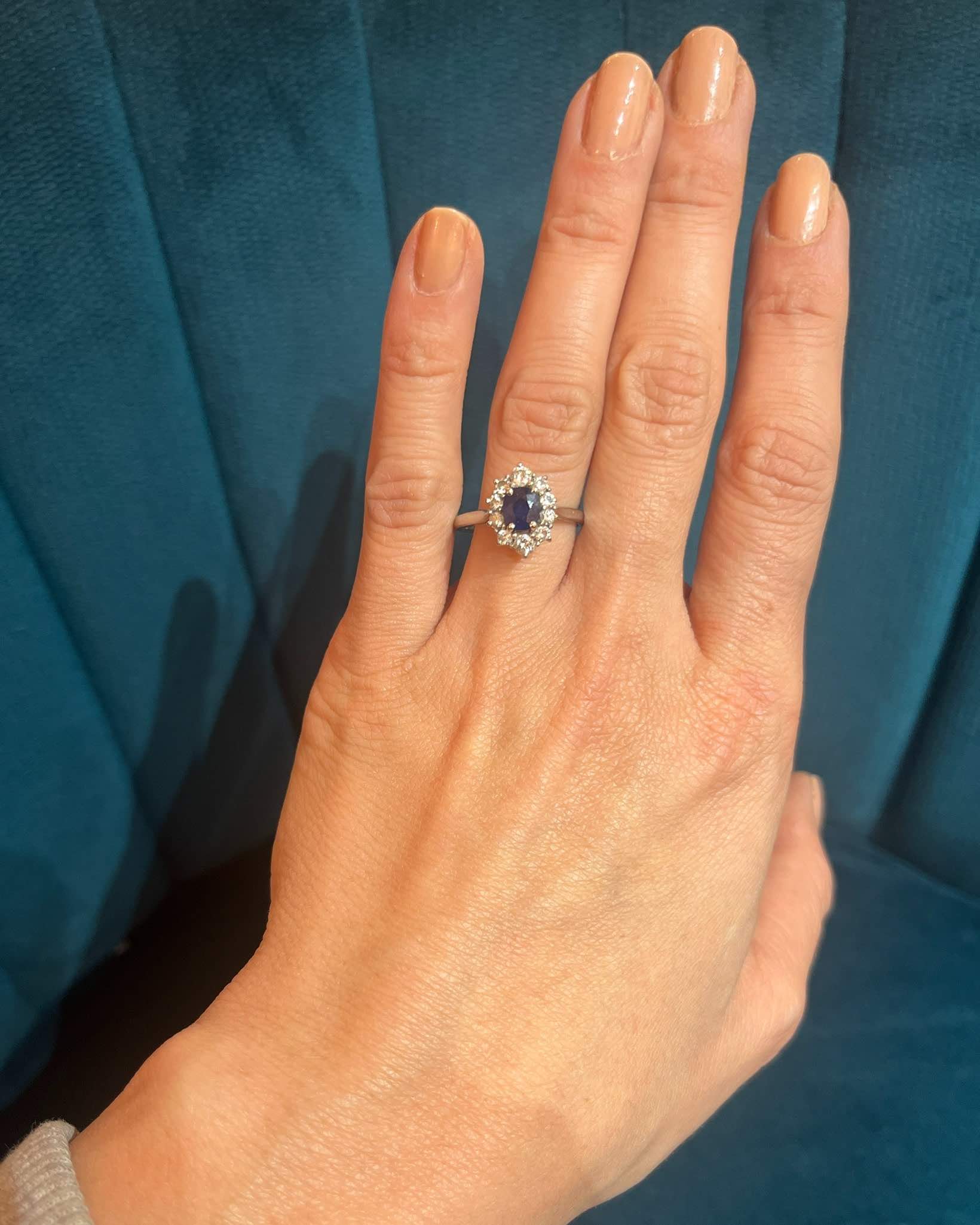 Anillo con margaritas de diamantes y zafiros "Junie"