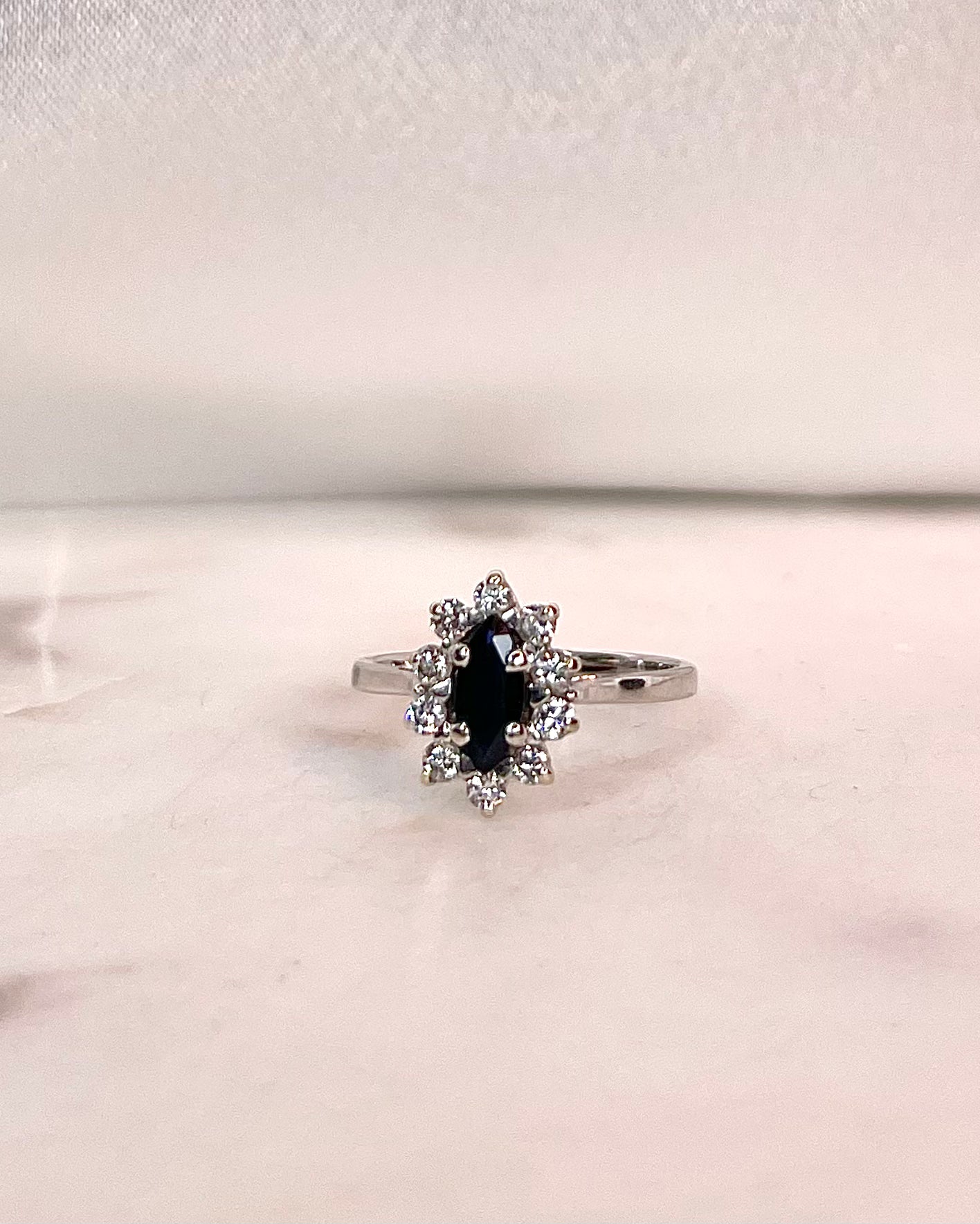 "Garance" Sapphire & Diamond Daisy Ring