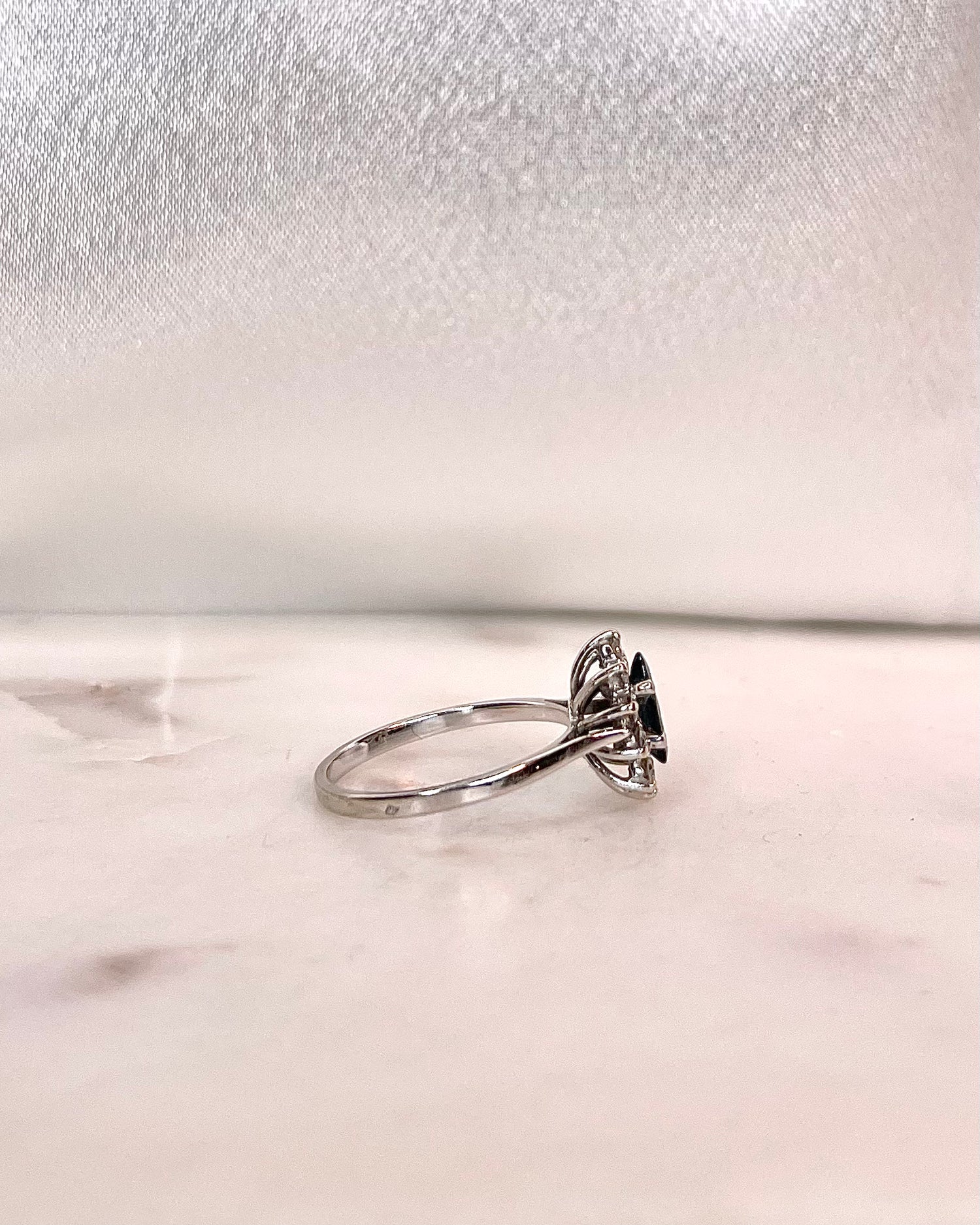Anillo "Garance" con margaritas de zafiro y diamantes