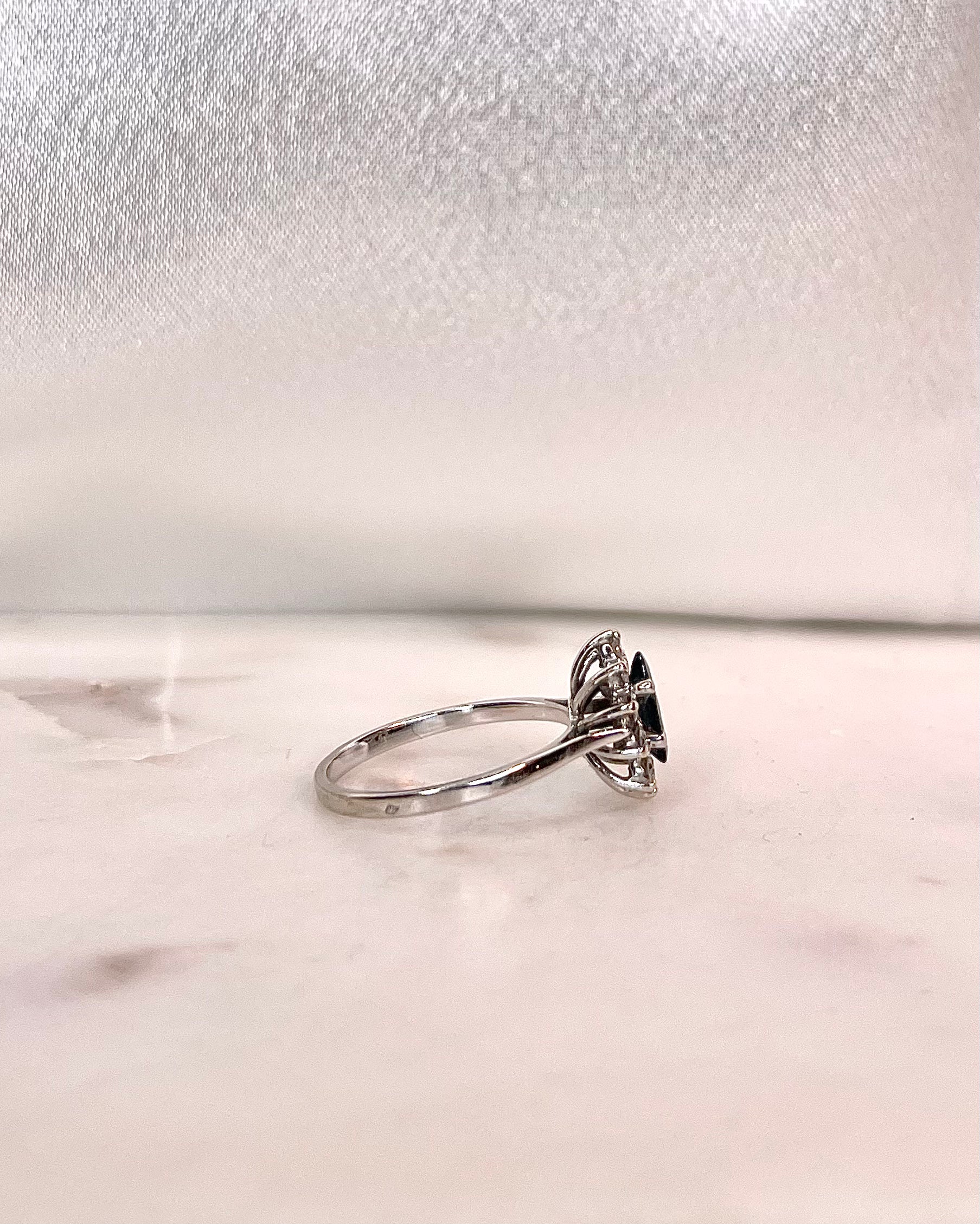 "Garance" Sapphire & Diamond Daisy Ring