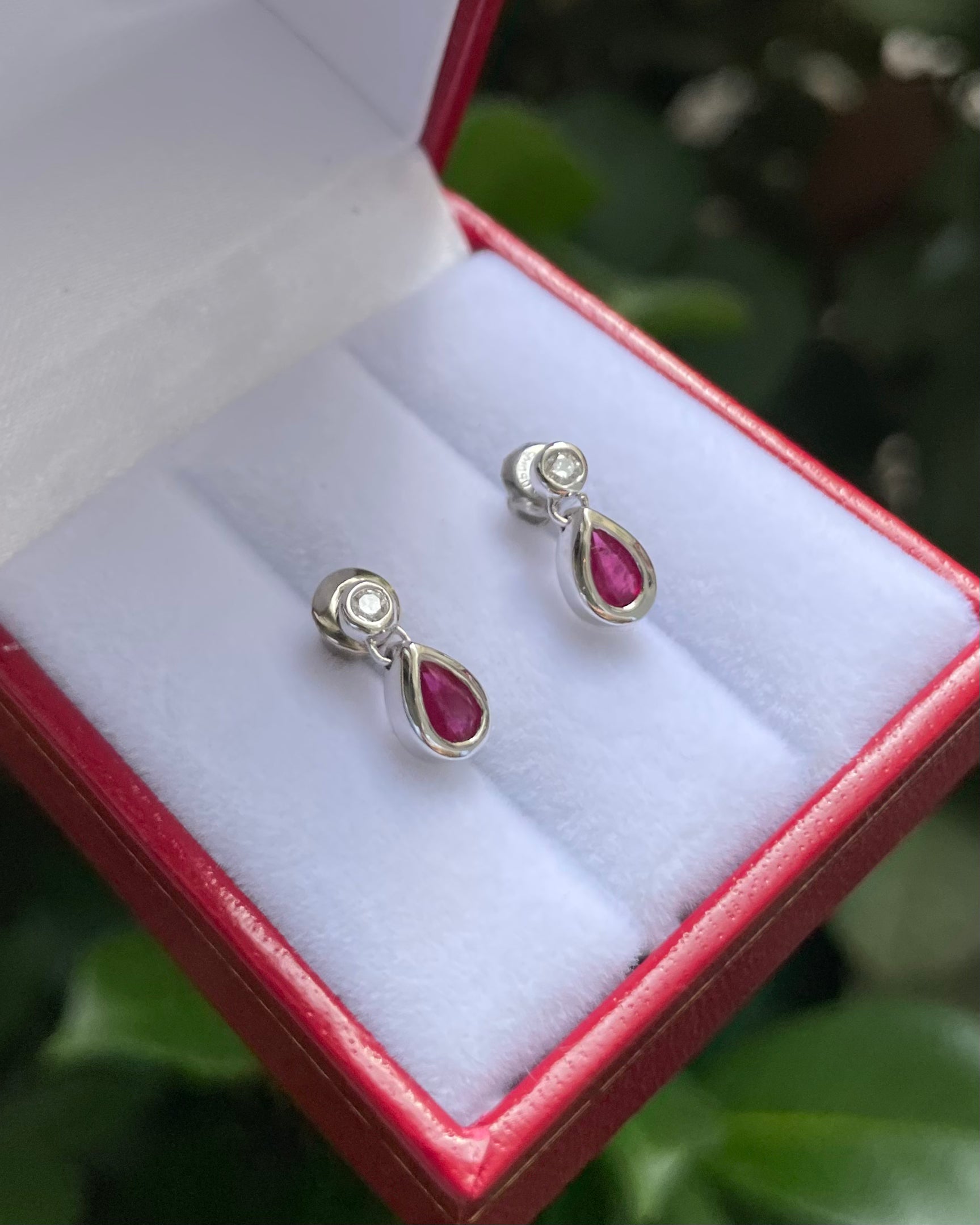 Boucles Pendantes Rubis & Diamants "Danaé"