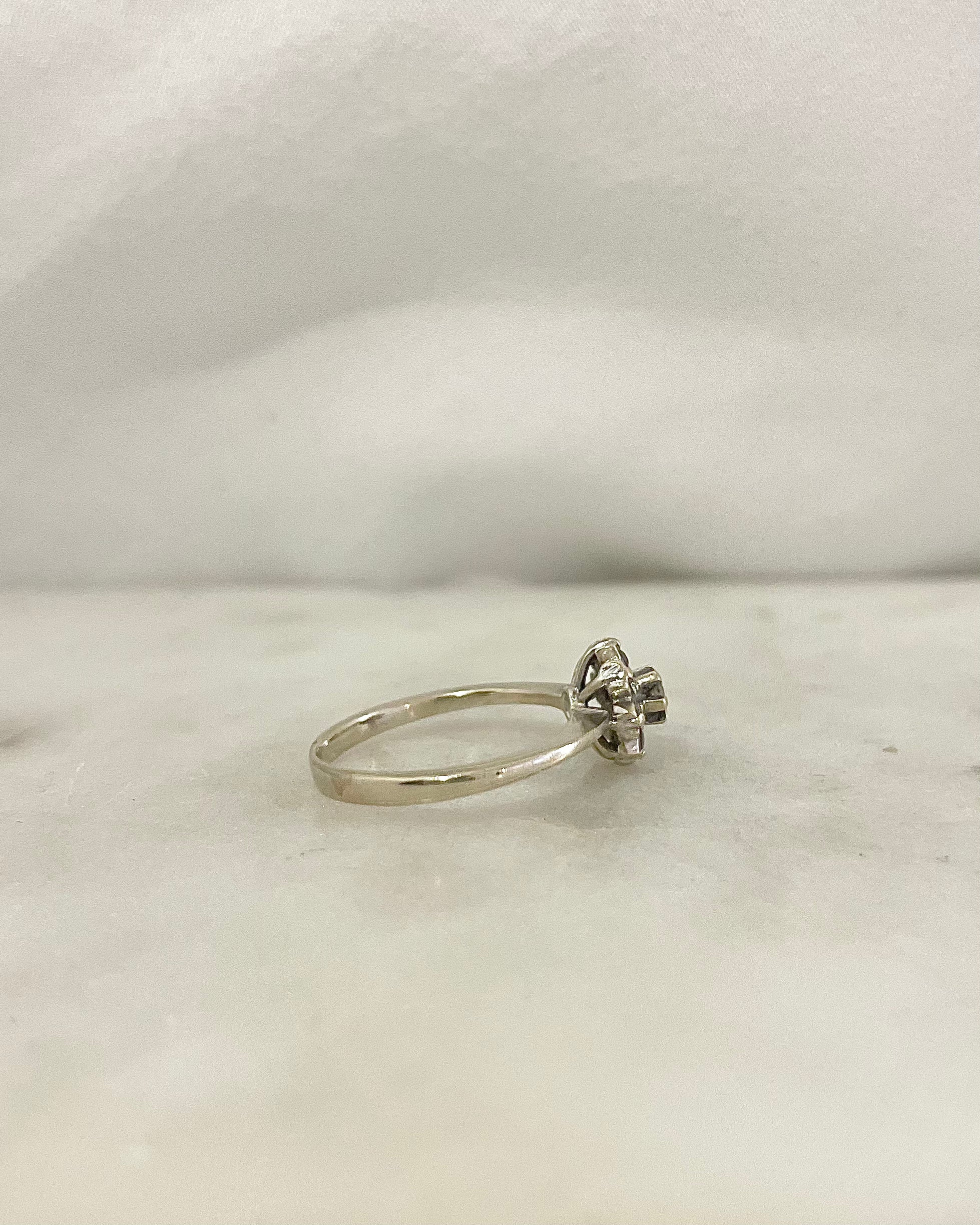Bague Marguerite Diamants 0.22 carat "Guillemette"