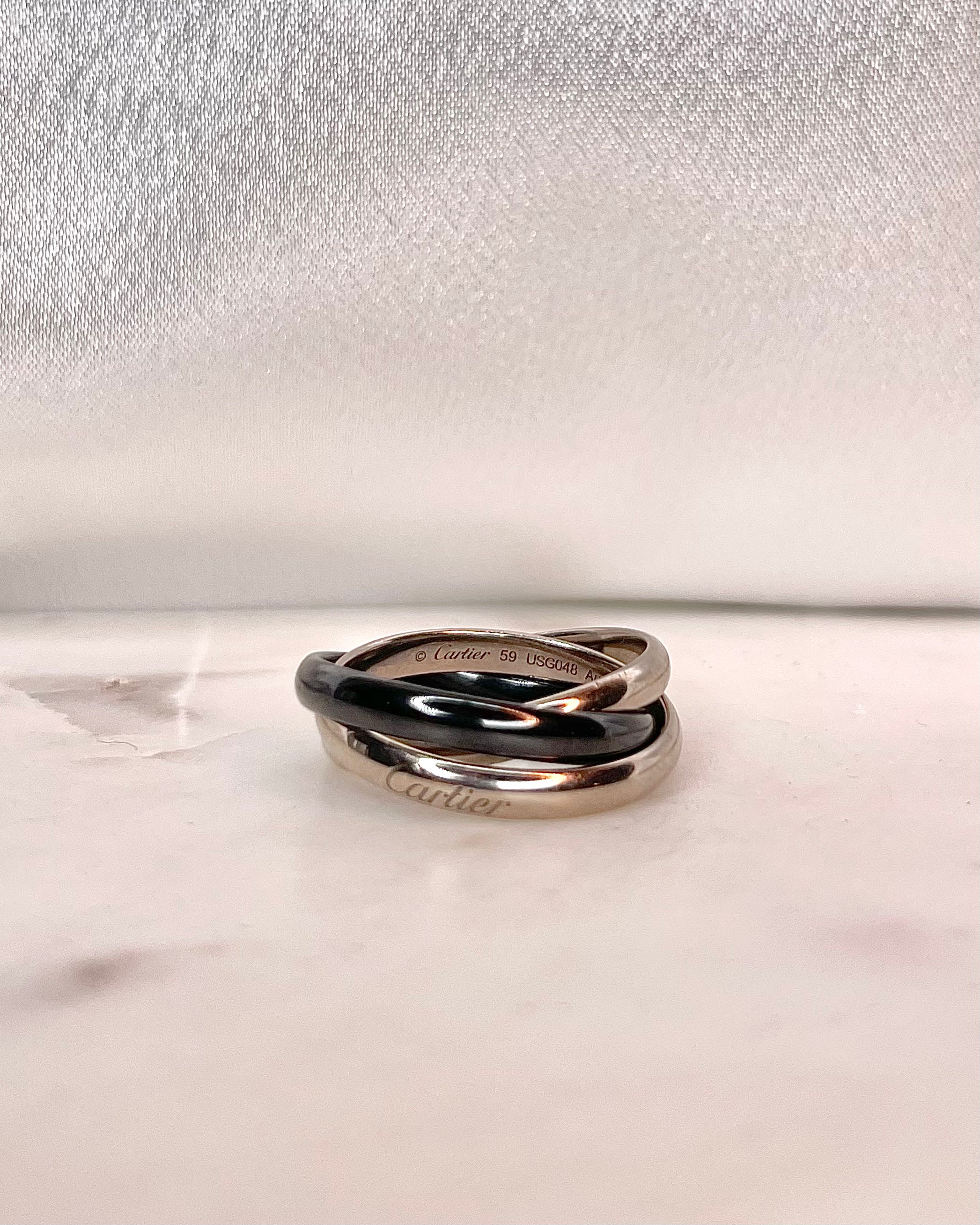 Anillo Cartier Trinity Oro Gris 18 quilates y Cerámica