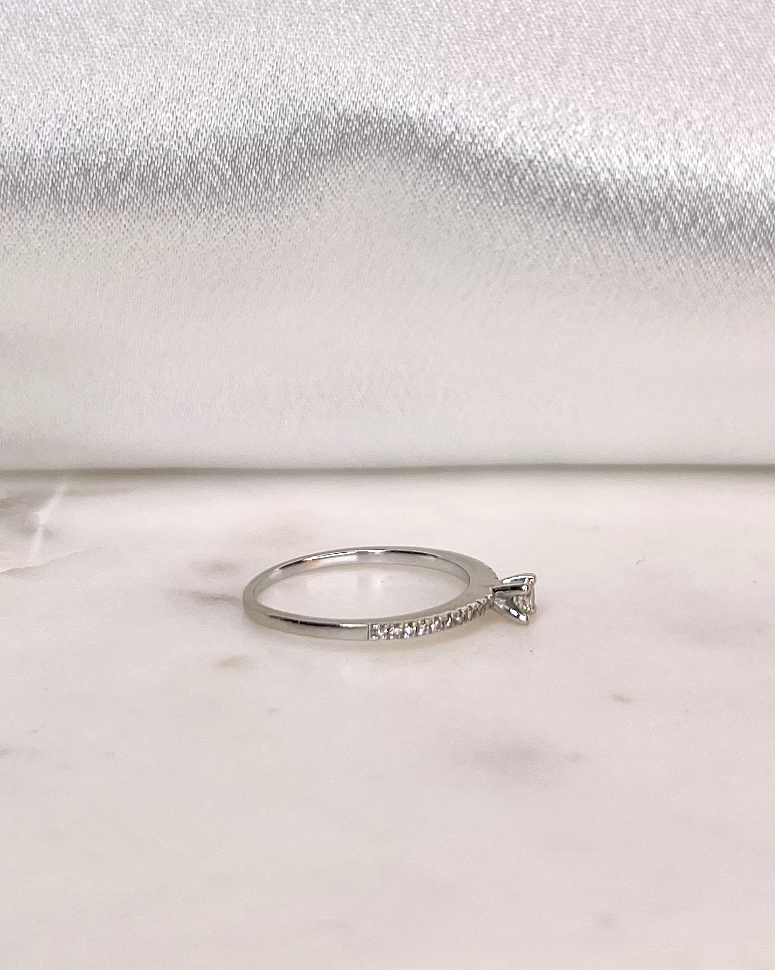 Anillo Solitario Diamantes "Léandra"