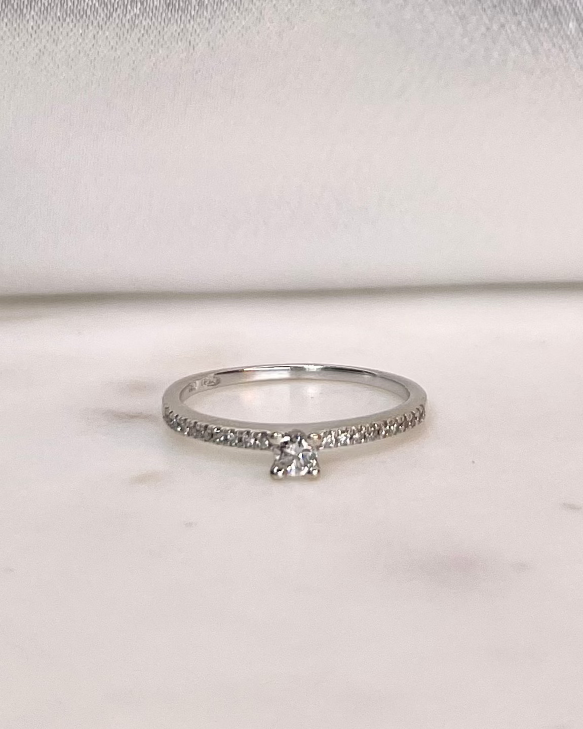 Anillo Solitario Diamantes "Léandra"