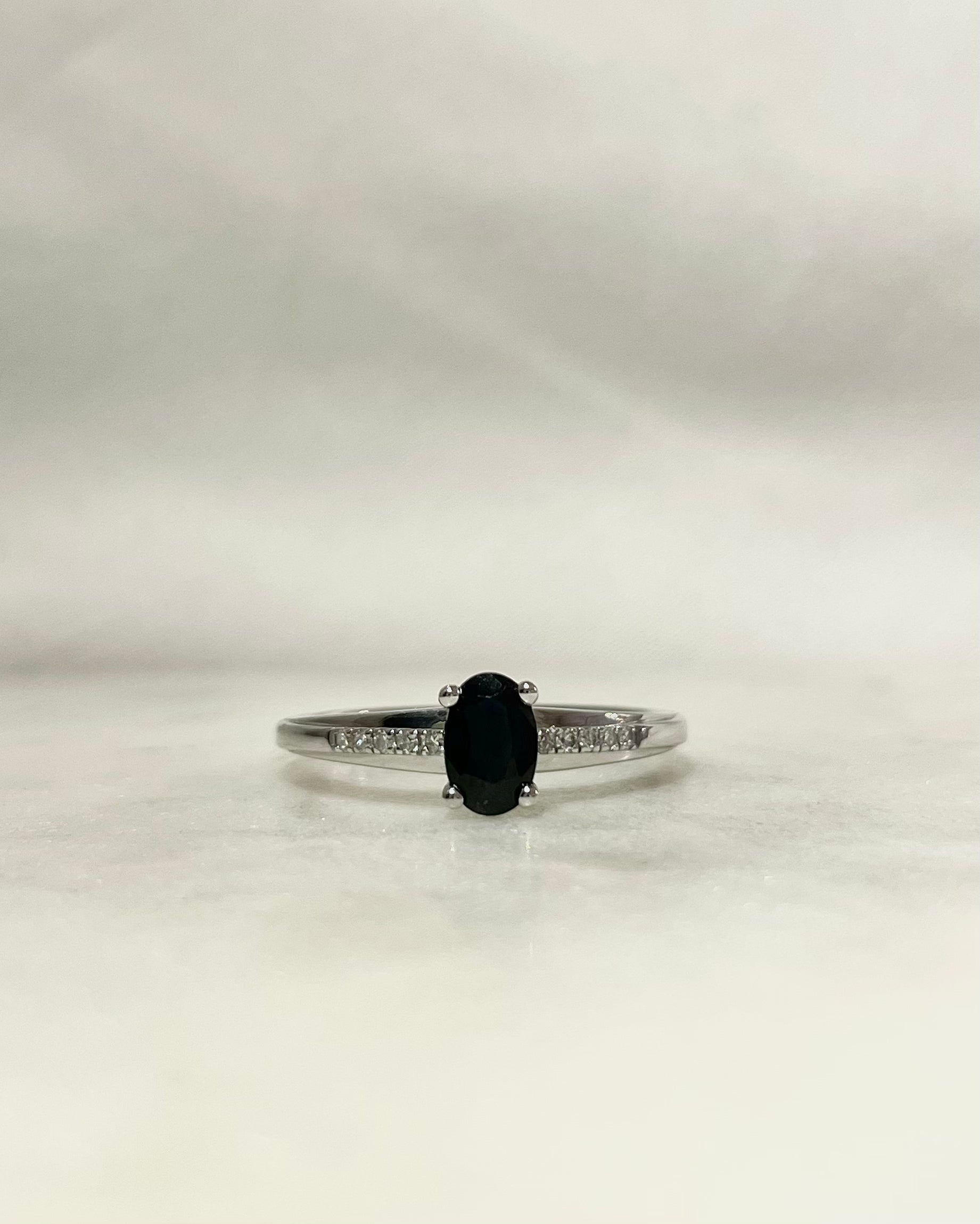 Bague Solitaire Saphir 0.65 carat & Diamants "Oxa"