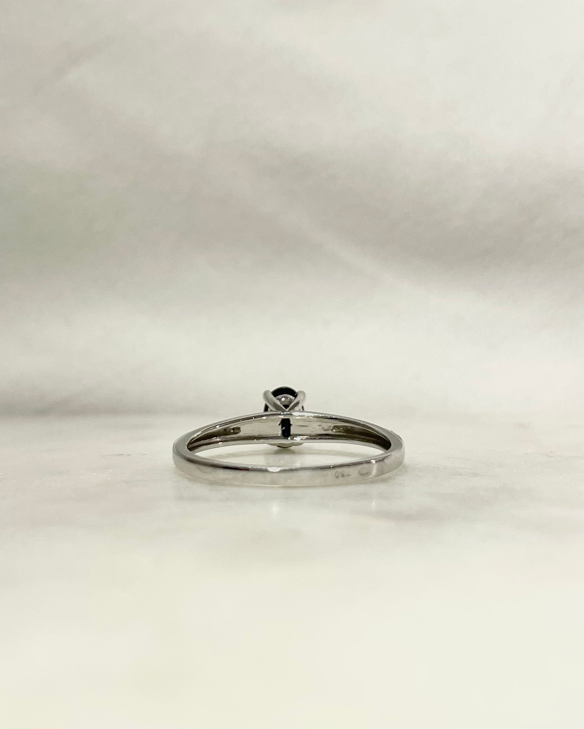 Bague Solitaire Saphir 0.65 carat & Diamants "Oxa"