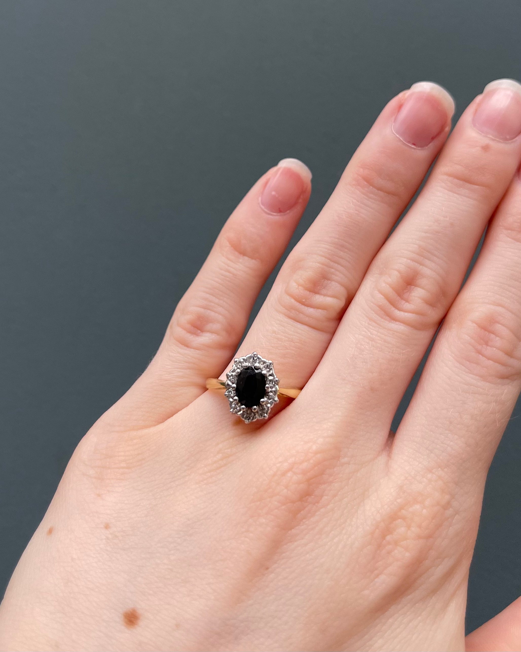 Anillo Margarita Zafiro y Diamantes “Yunaé”