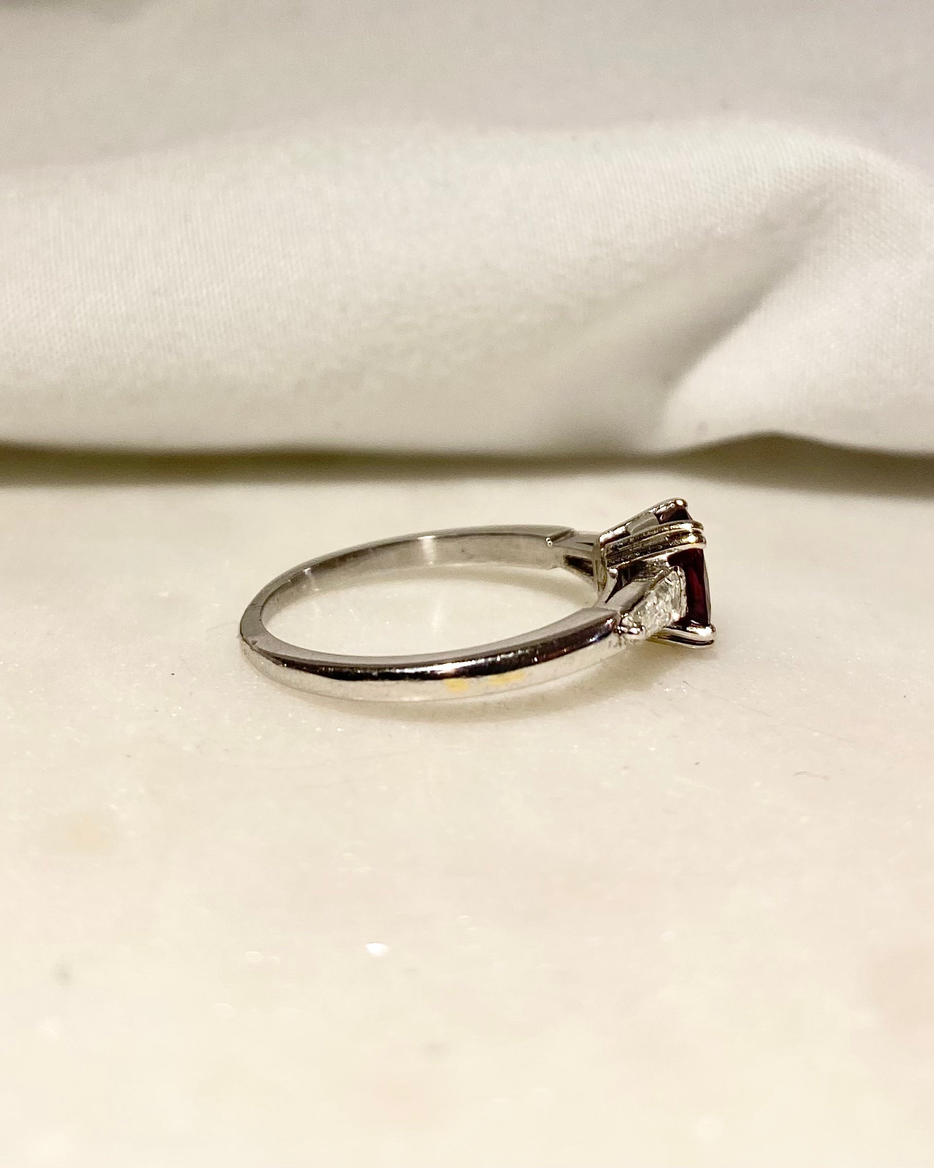 Bague Solitaire Rubis 1.25 carat & Diamants "Soline"