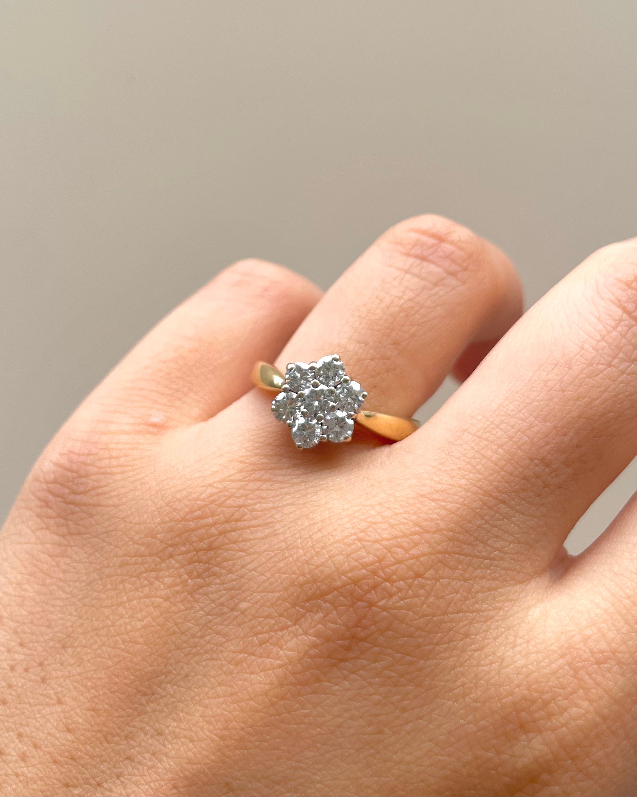 Bague Marguerite Diamants 0.75 carat "Dara"
