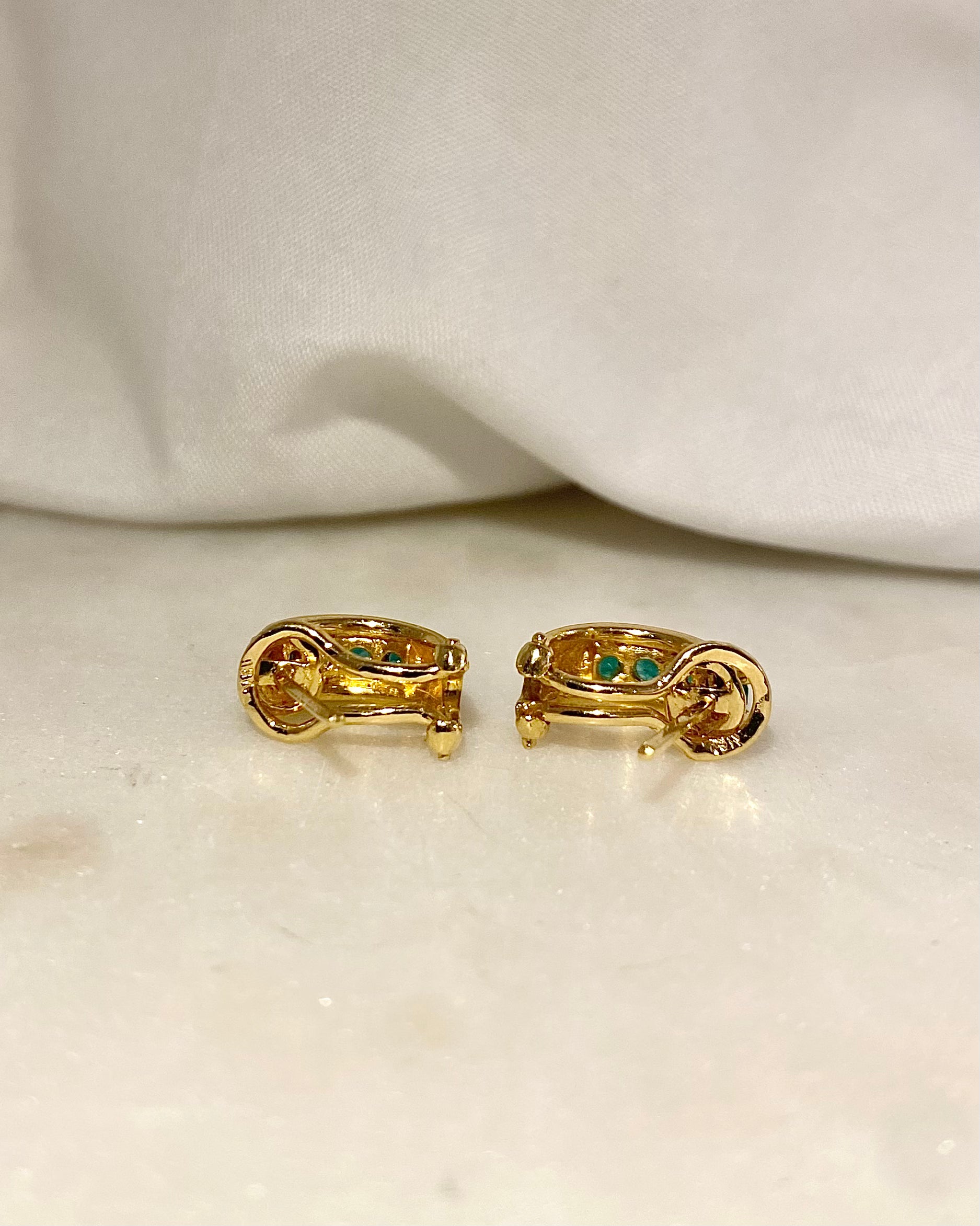 Boucles Demi-Créoles Émeraudes 0.67 carat "Loeva"