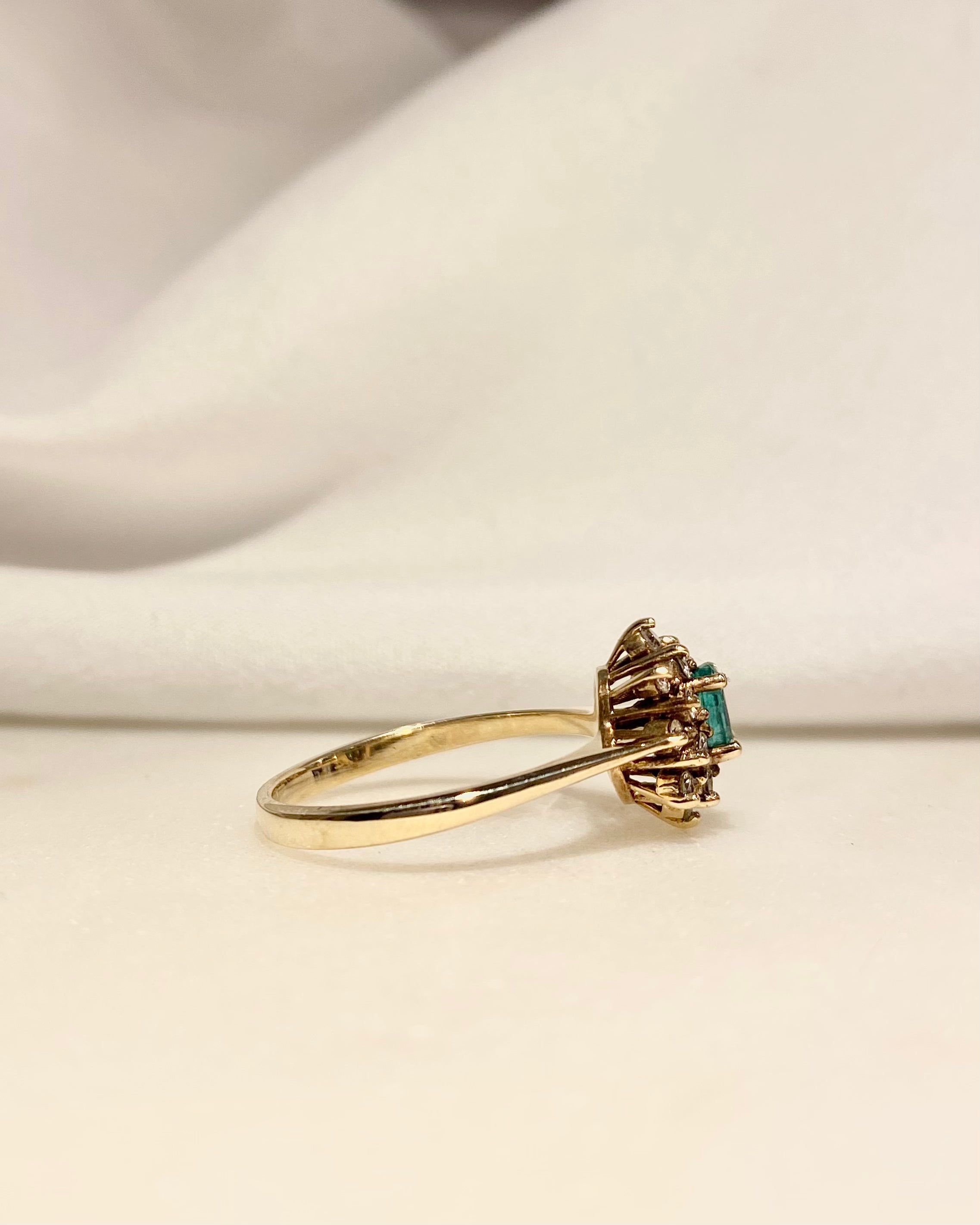 Bague Marguerite Emeraude 0.21 carat & Diamants "Muguette"