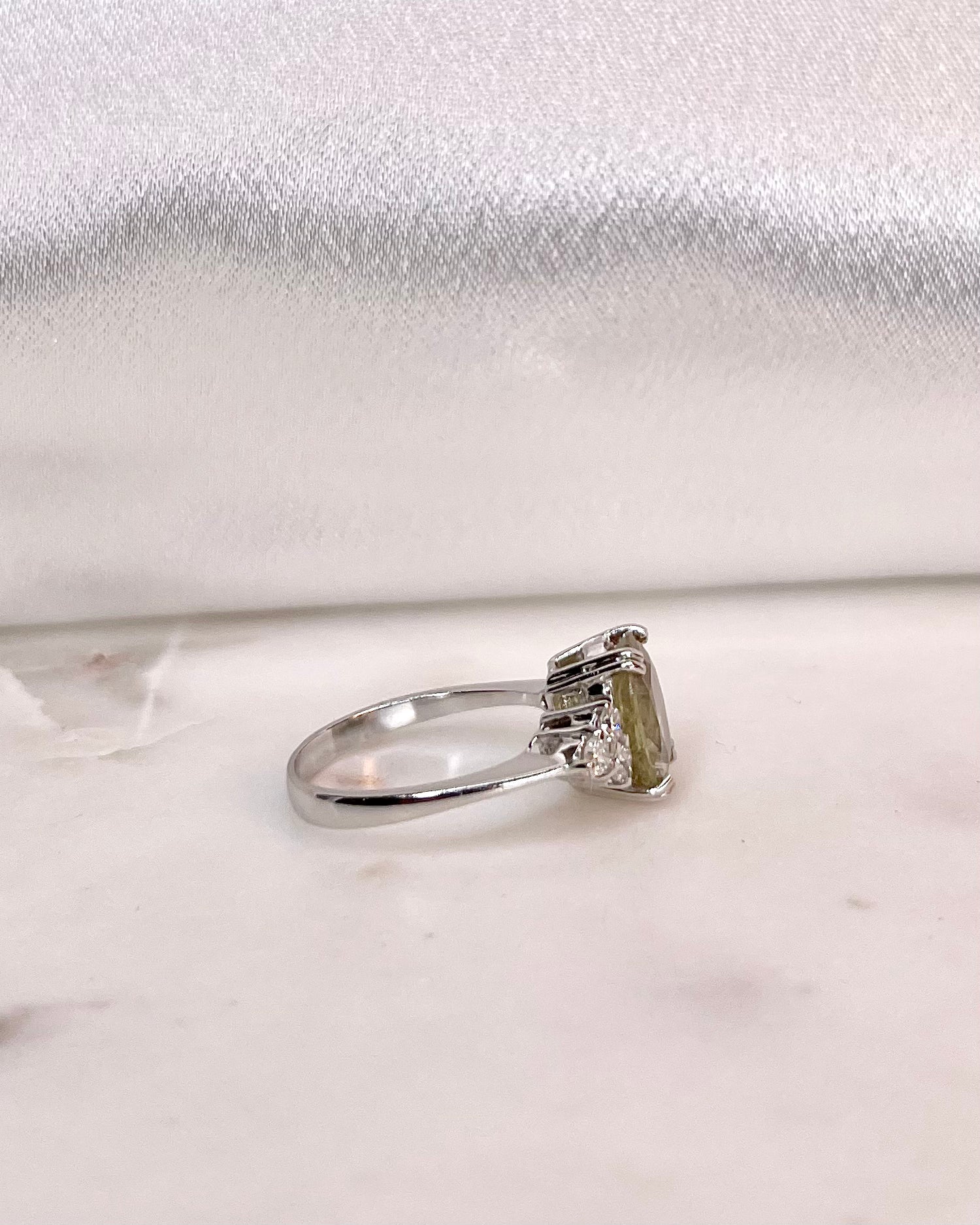 Bague Trilogie Zultanite 3.70 carats & Diamants "Senna"