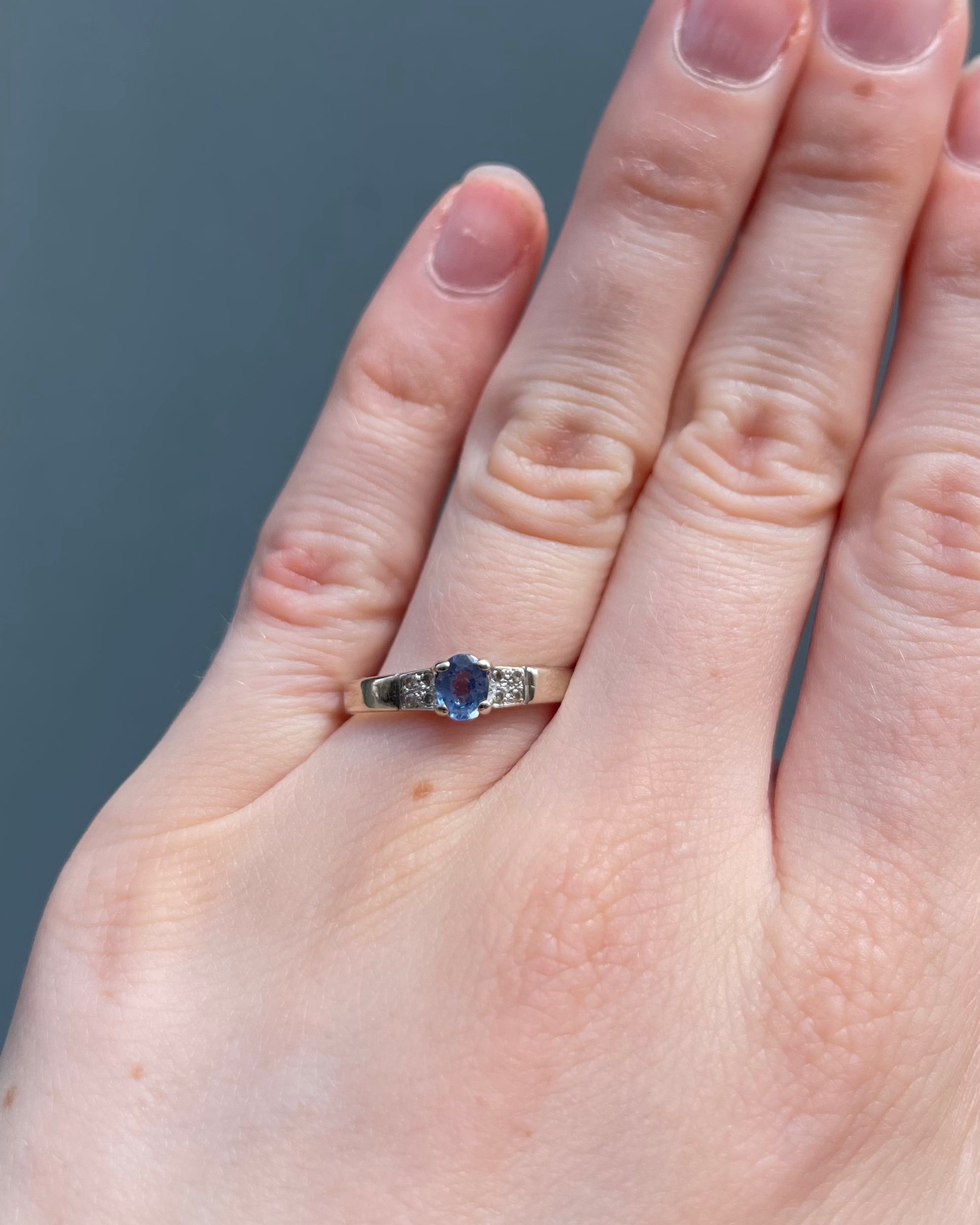 Anillo de banda zafiro 0.40 quilates y diamantes "Azilis"