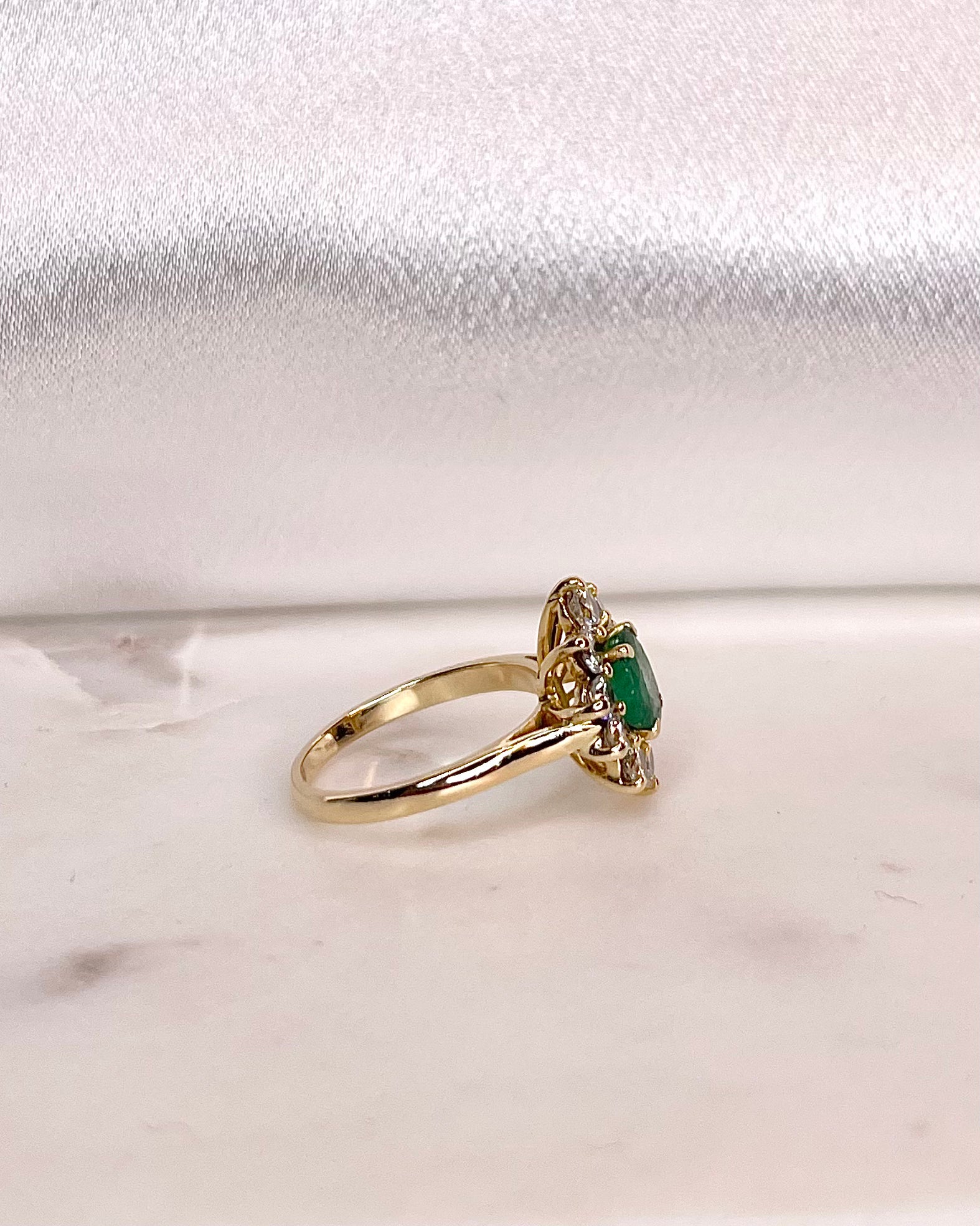 Bague Marguerite Émeraude 0.75 carat & Diamants 0.92 carat "Giulia"