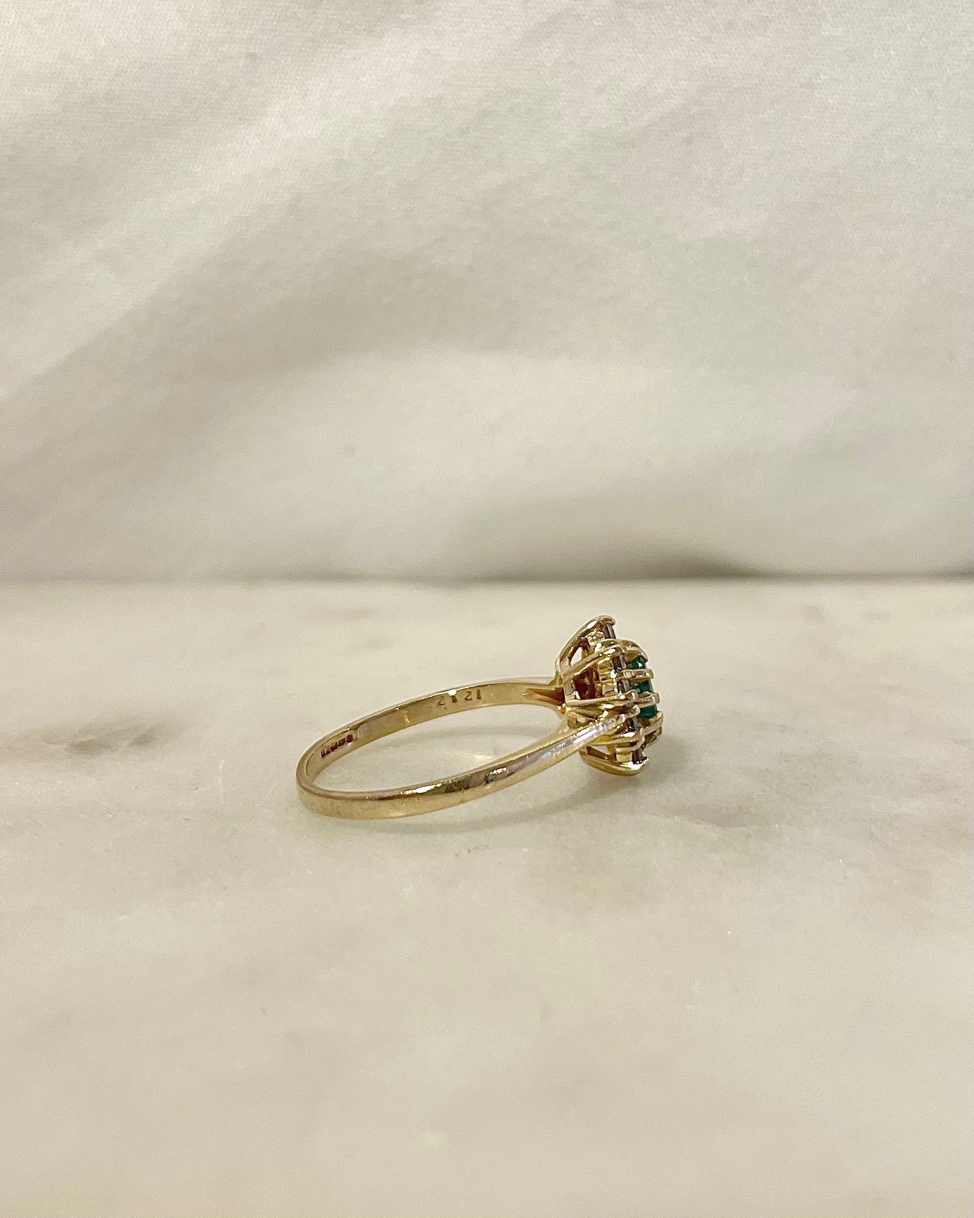 Bague Marguerite Emeraude 0.44 carat & Diamants "Aliénor"