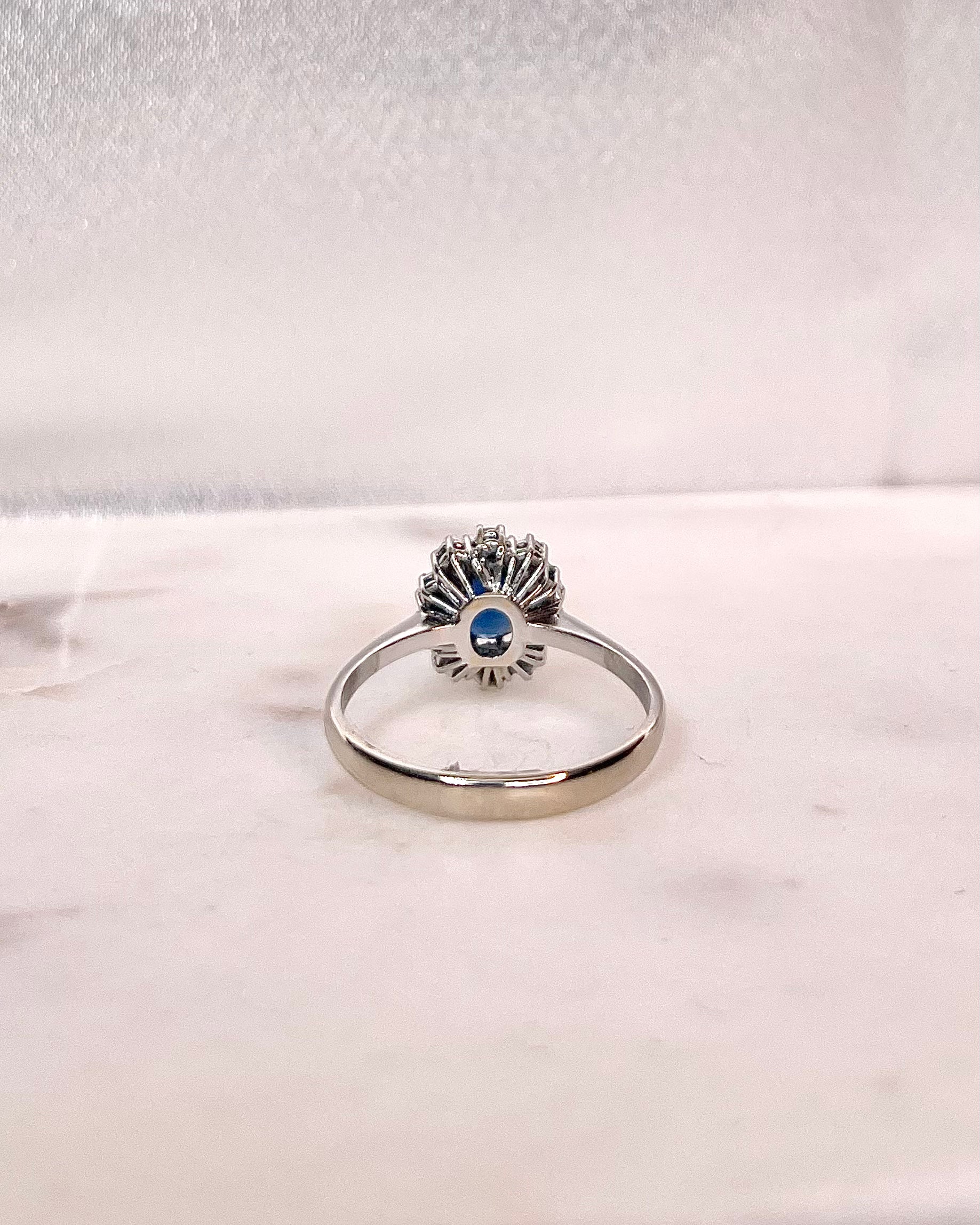 Bague Marguerite Saphir 0.70 carat & Diamants "Faustine" - Elliade Paris