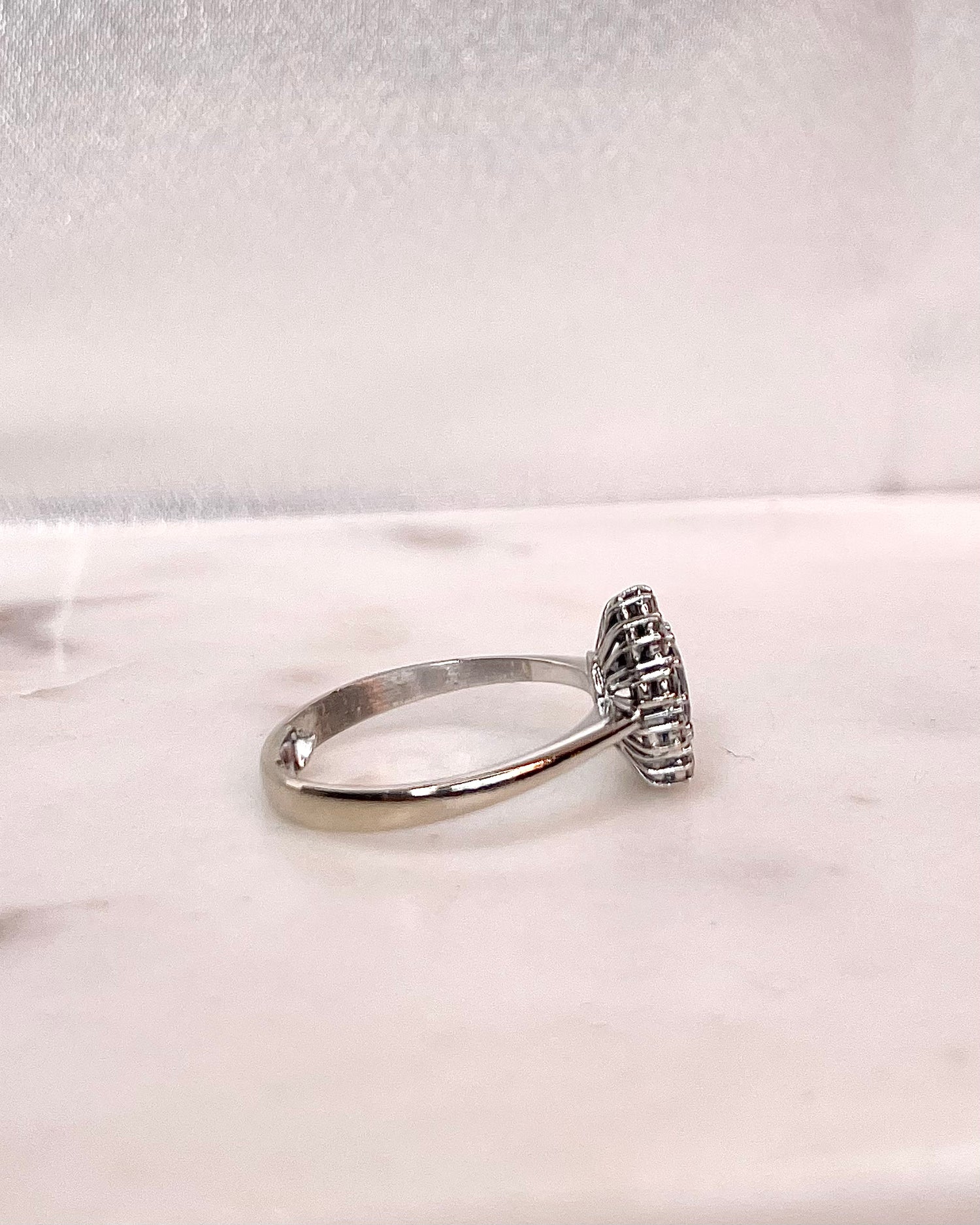 Bague Marguerite Saphir 0.70 carat & Diamants "Faustine"