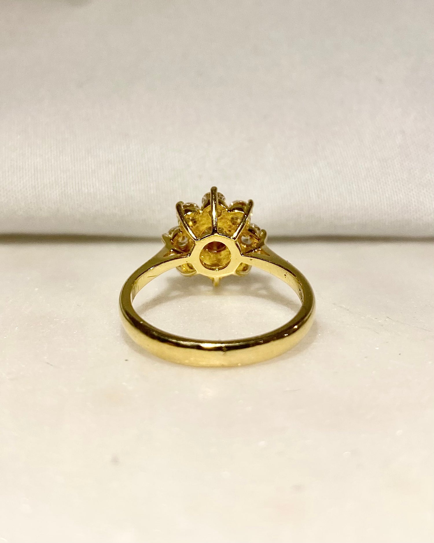 Bague Marguerite Diamants 0.71 carat “Linda”