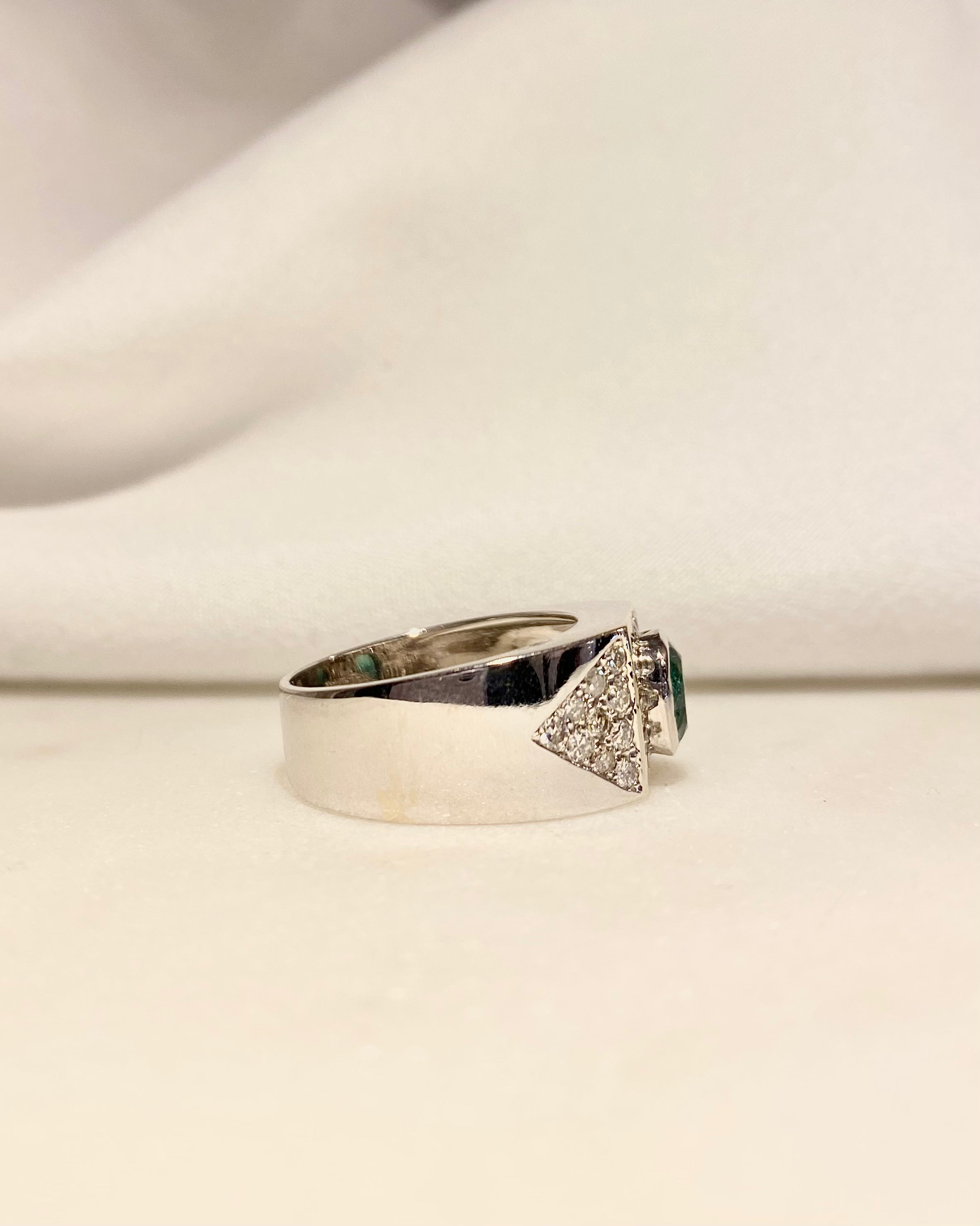 Bague Jonc Emeraude & 32 Diamants "Mélisse"
