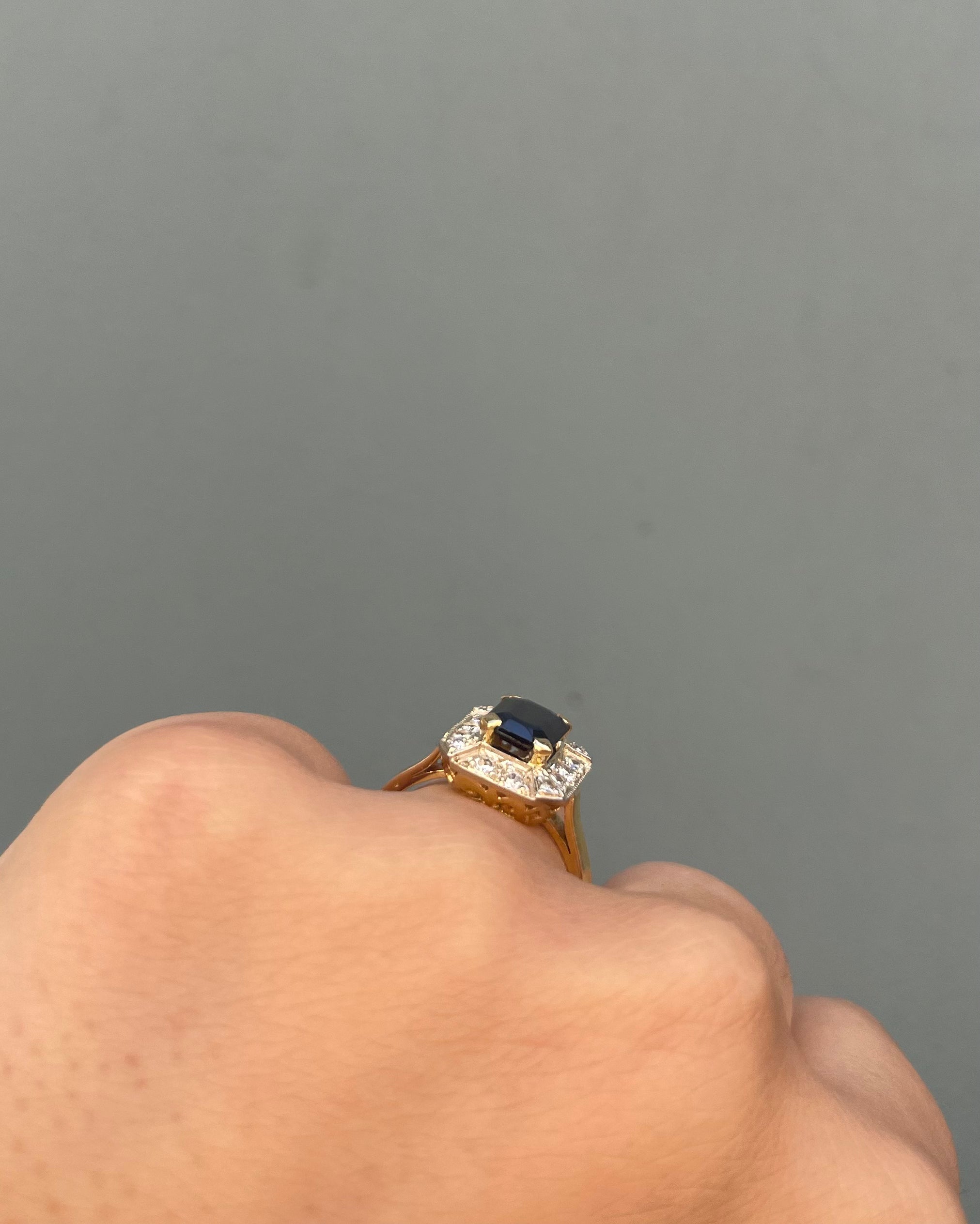 Anillo Art Déco Zafiro 1.70 quilates y Diamantes “Joana”