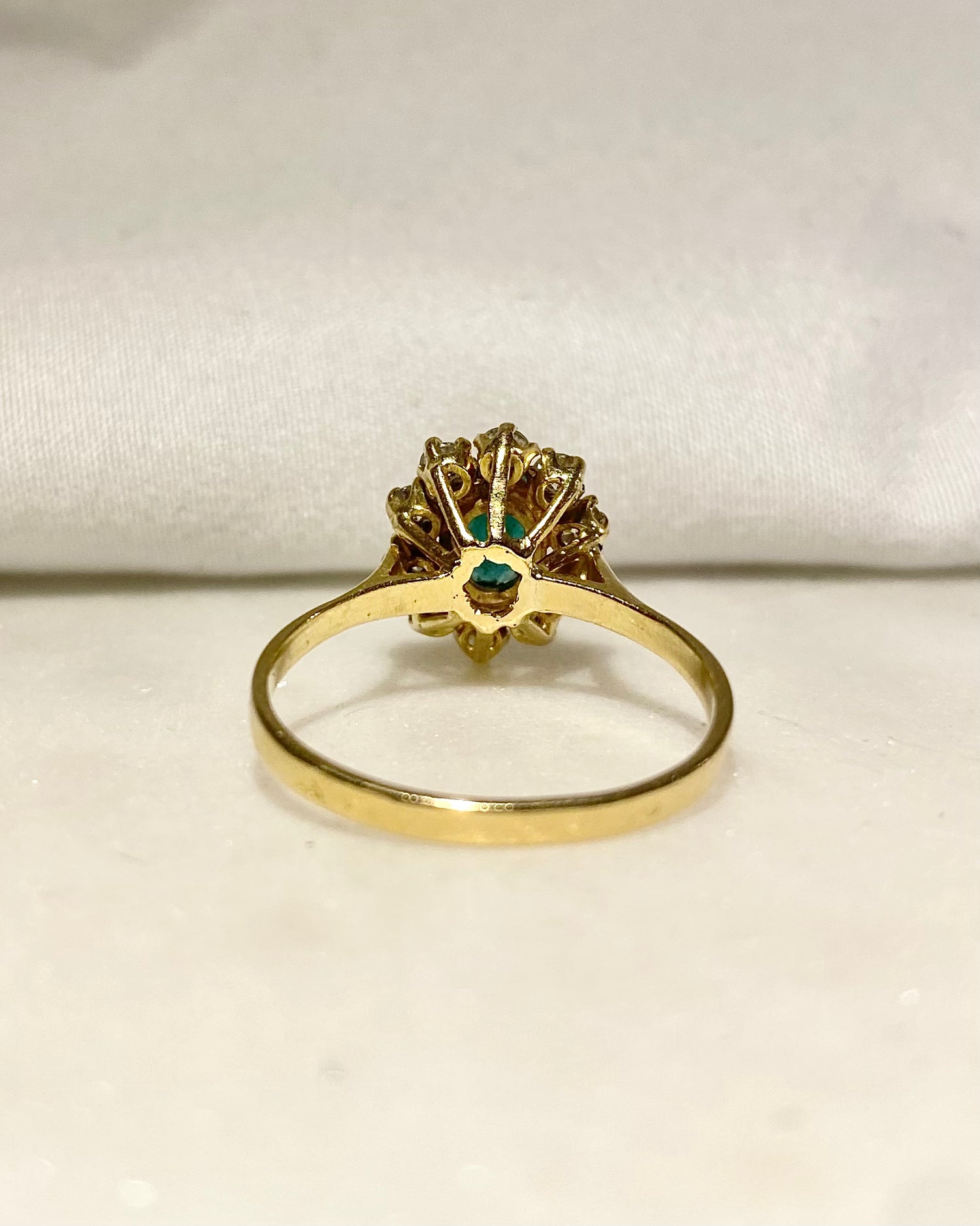 Bague Marguerite Emeraude 0.78 carat & Diamants “Cécilia”