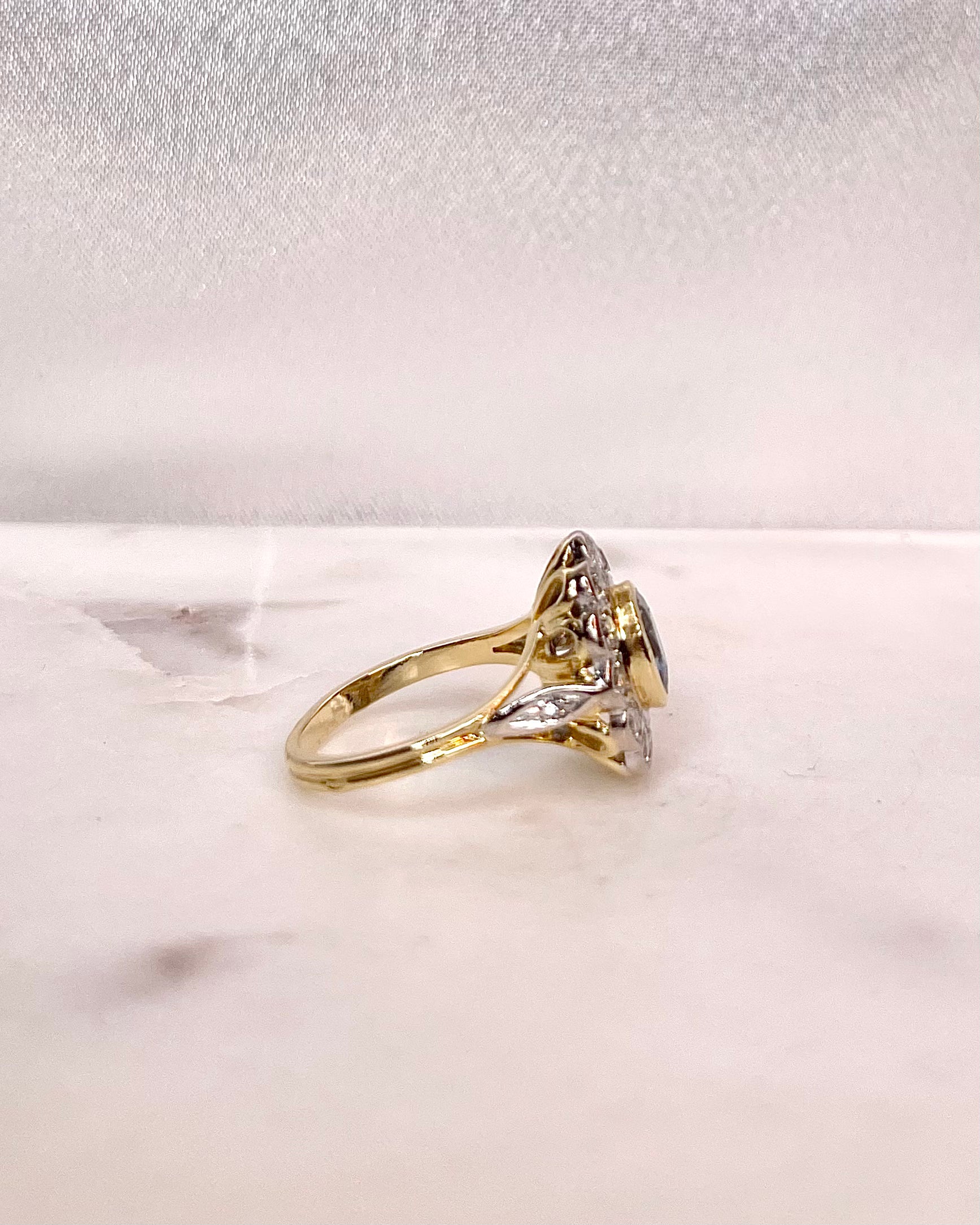 Bague Marguerite Saphir 1.40 carat & Diamants "Coline"