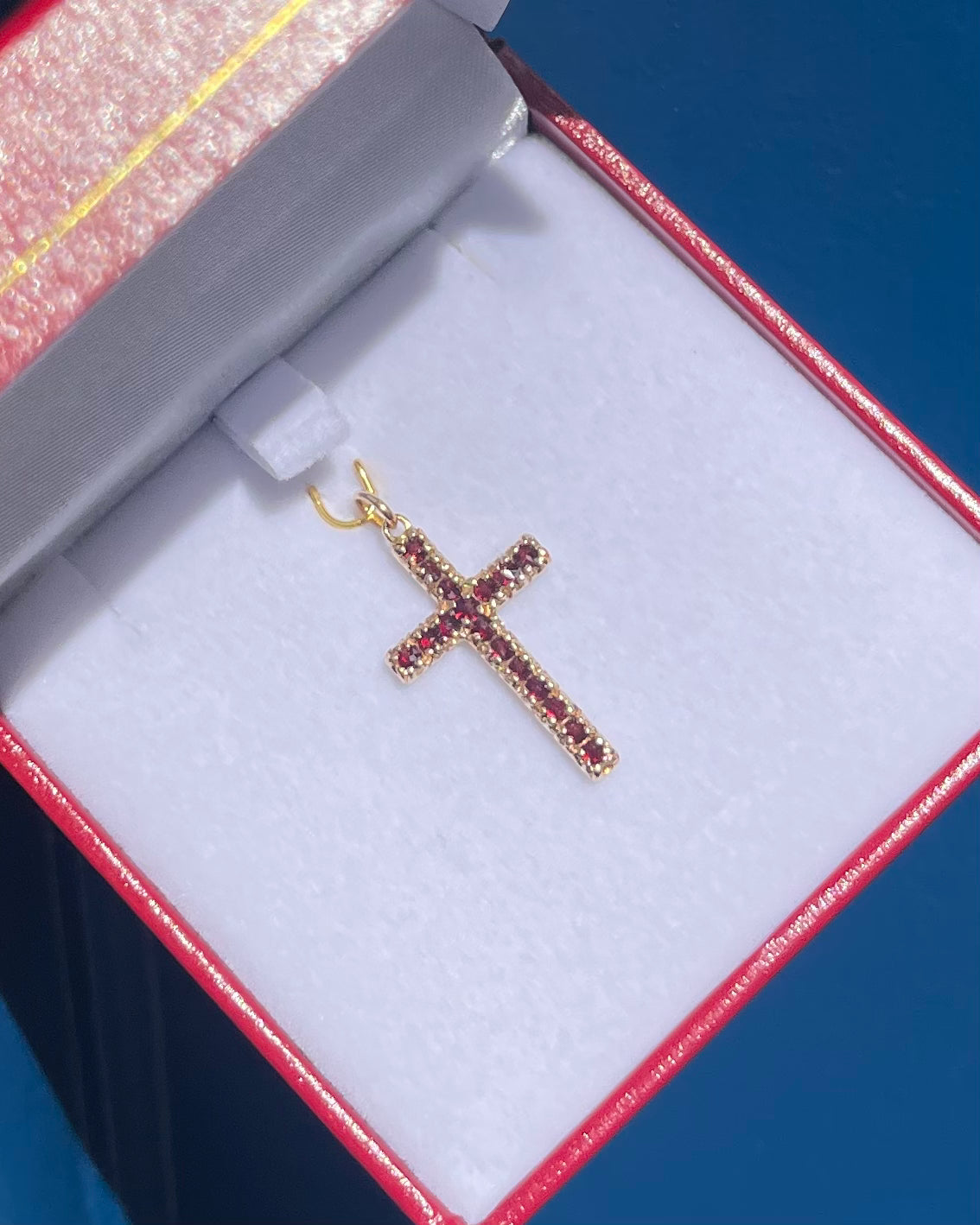 Pendentif Croix Grenats 0.34 carat “Maud”