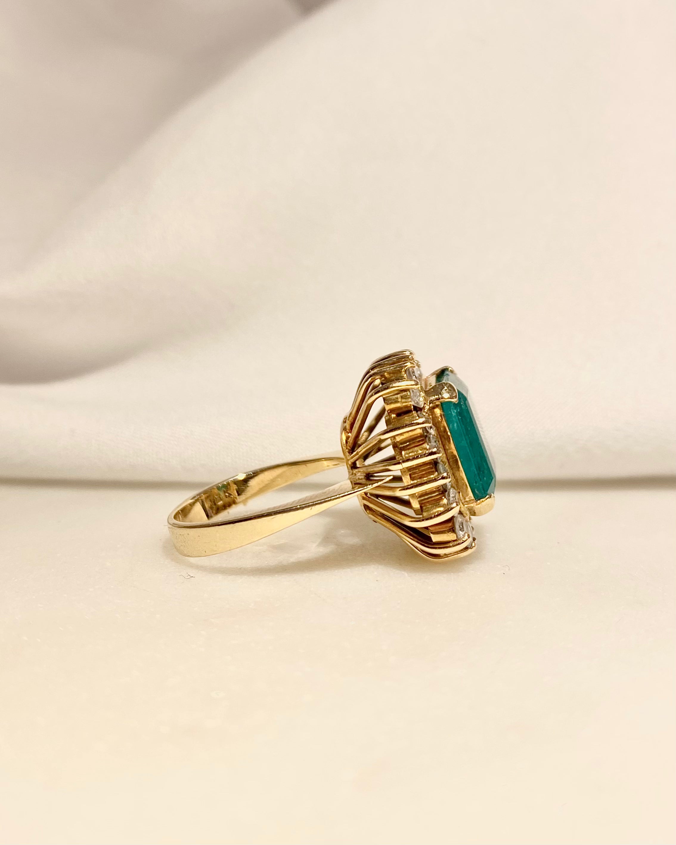 Bague Marguerite Emeraude 7.30 carats & 20 Diamants "Fauvette"
