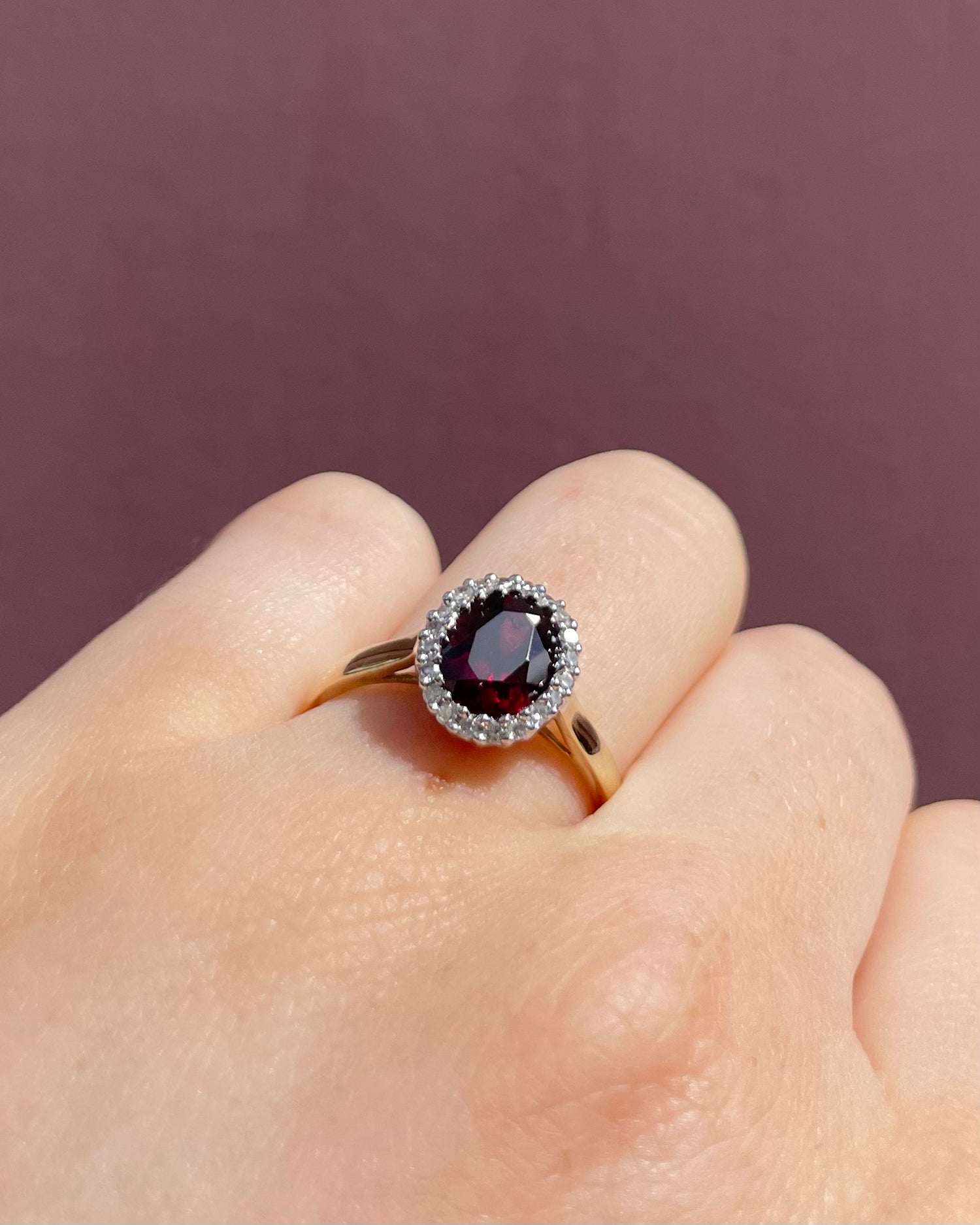Bague Marguerite Grenat 2 carats & Diamants "Indira"