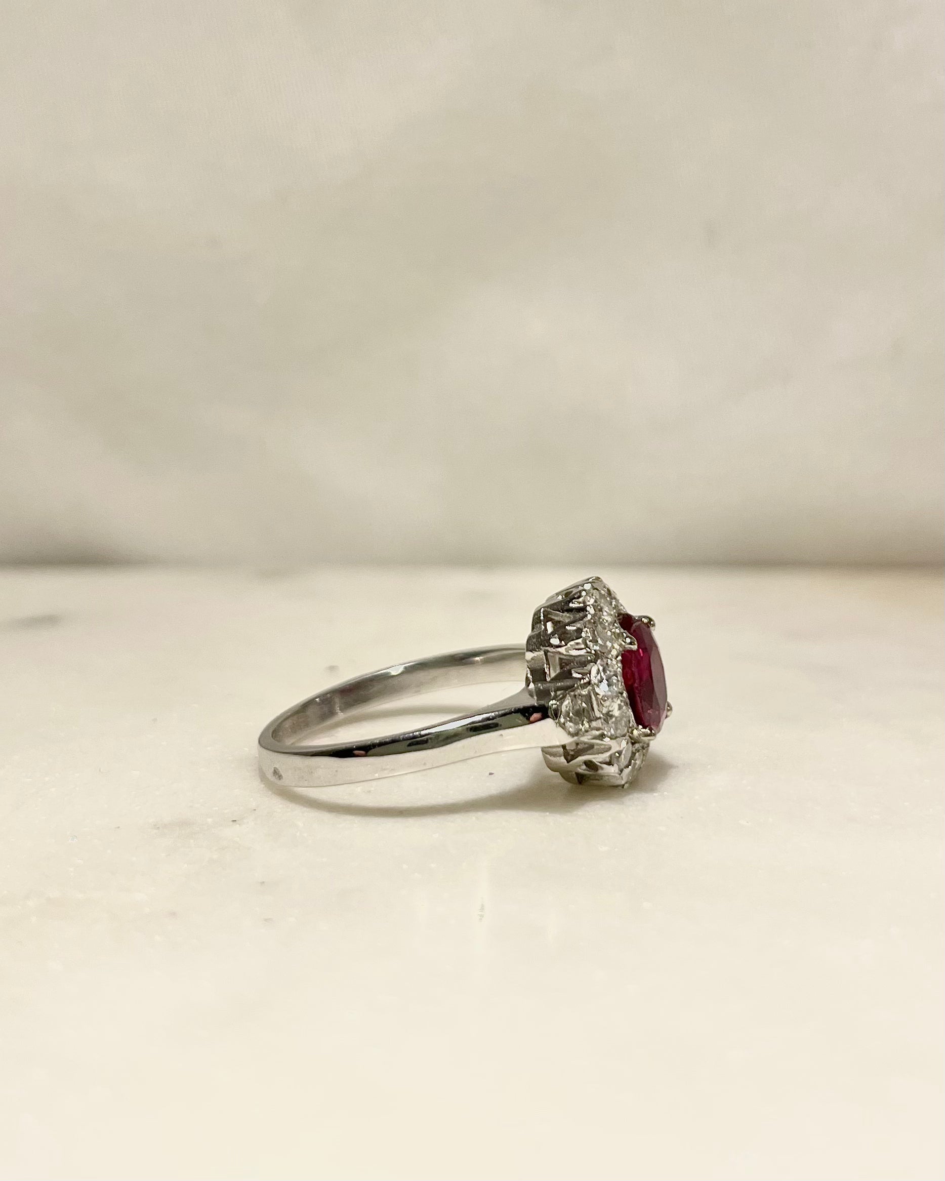 Anillo Margarita Rubí 1 quilate y Diamantes "Sorynelle"