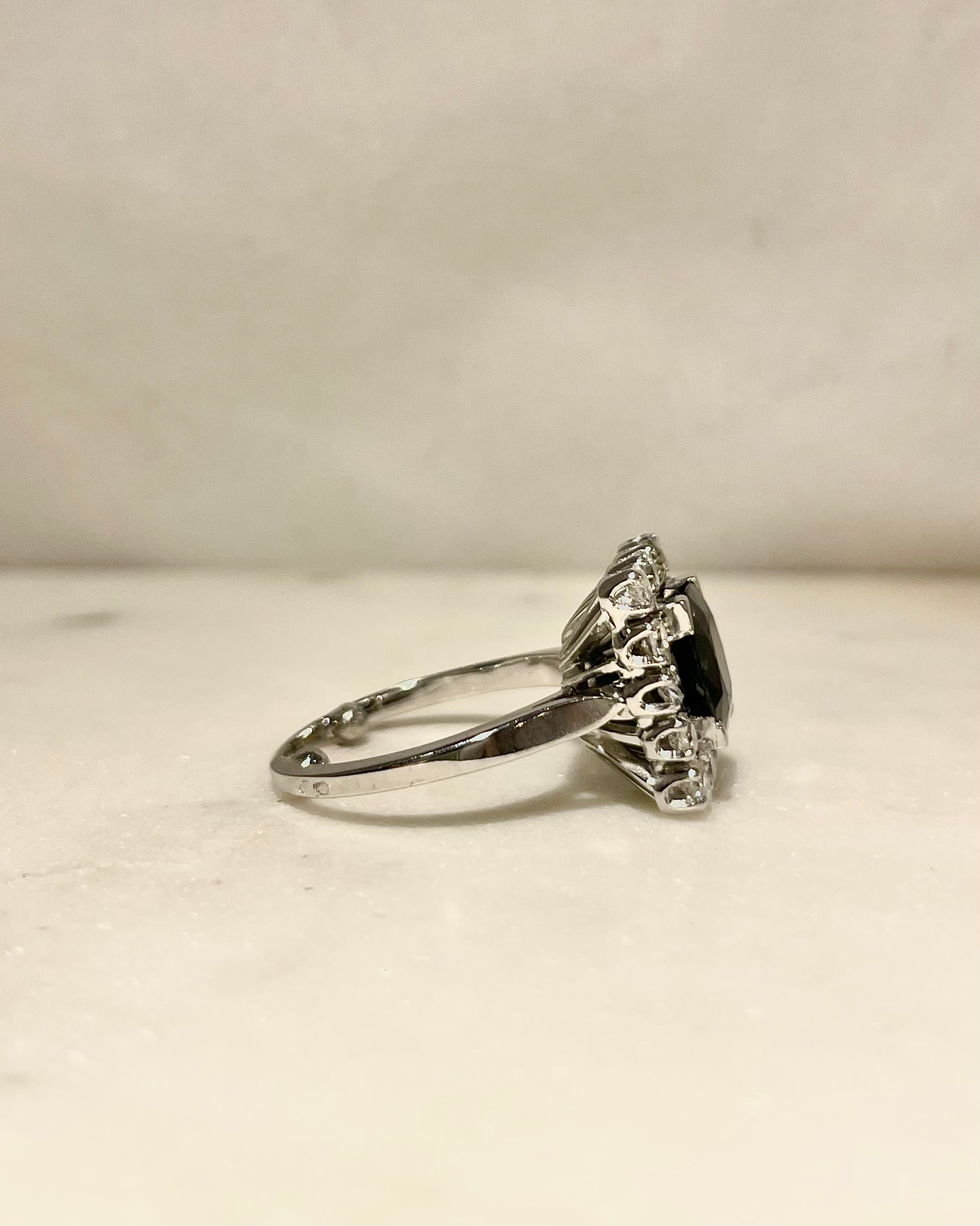 Bague Marguerite Saphir 3 carats & Diamants "Iséna"