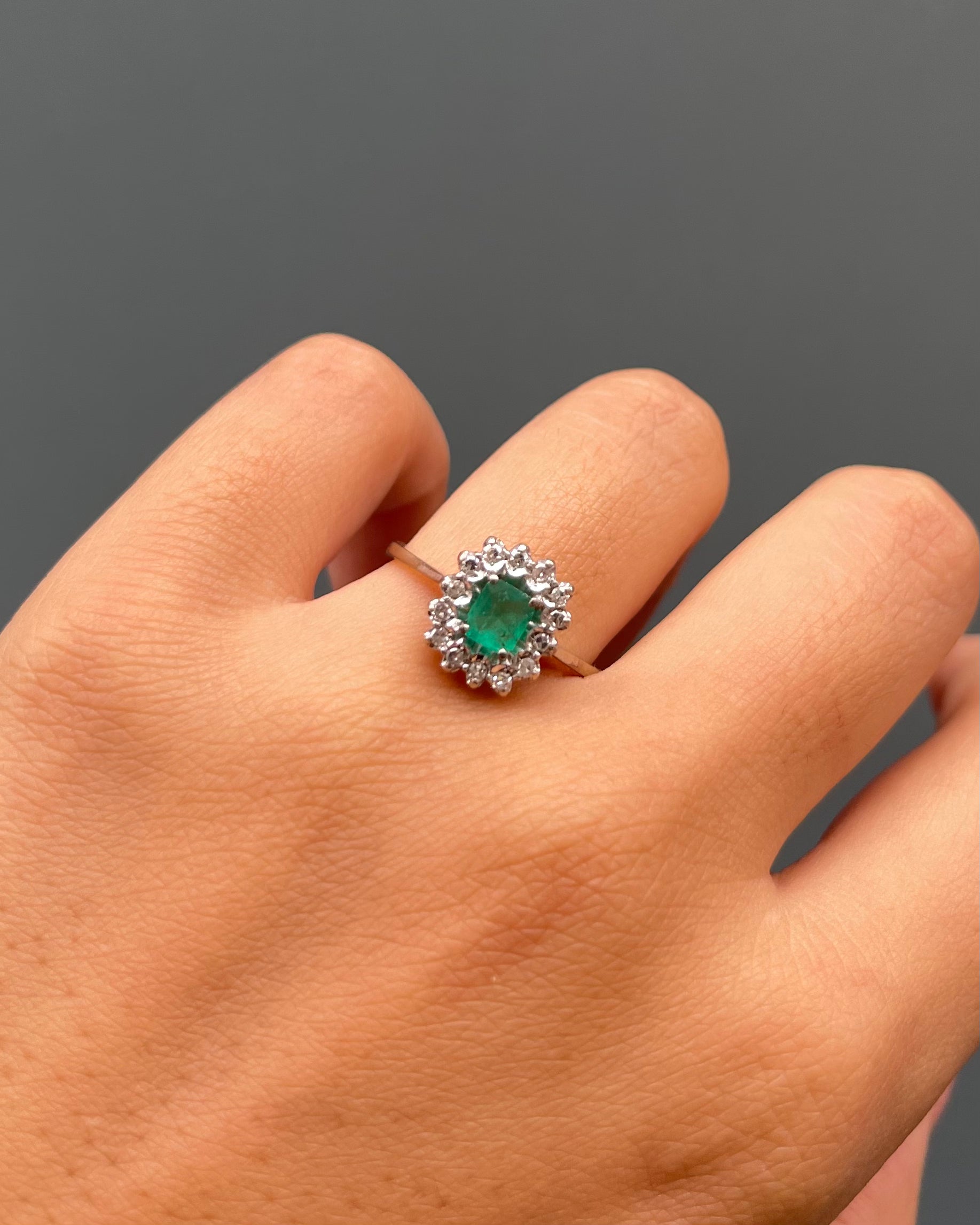 Bague Marguerite Emeraude 0.34 carat & Diamants "Brune"