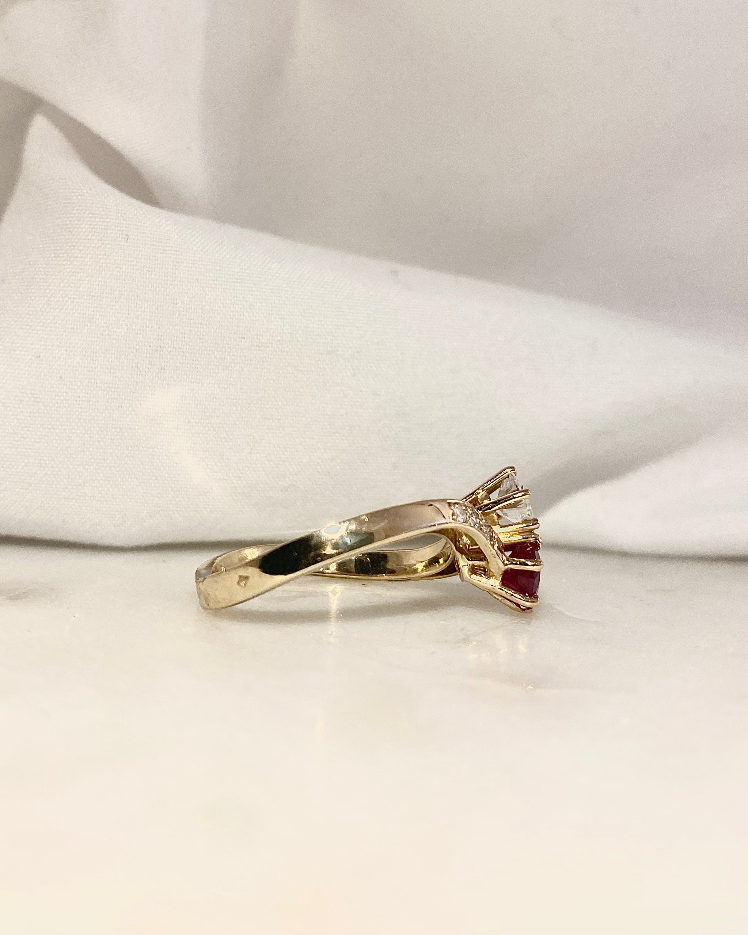Anillo Tú y Yo Rubí 0.70 quilates y Diamantes "Blandine"