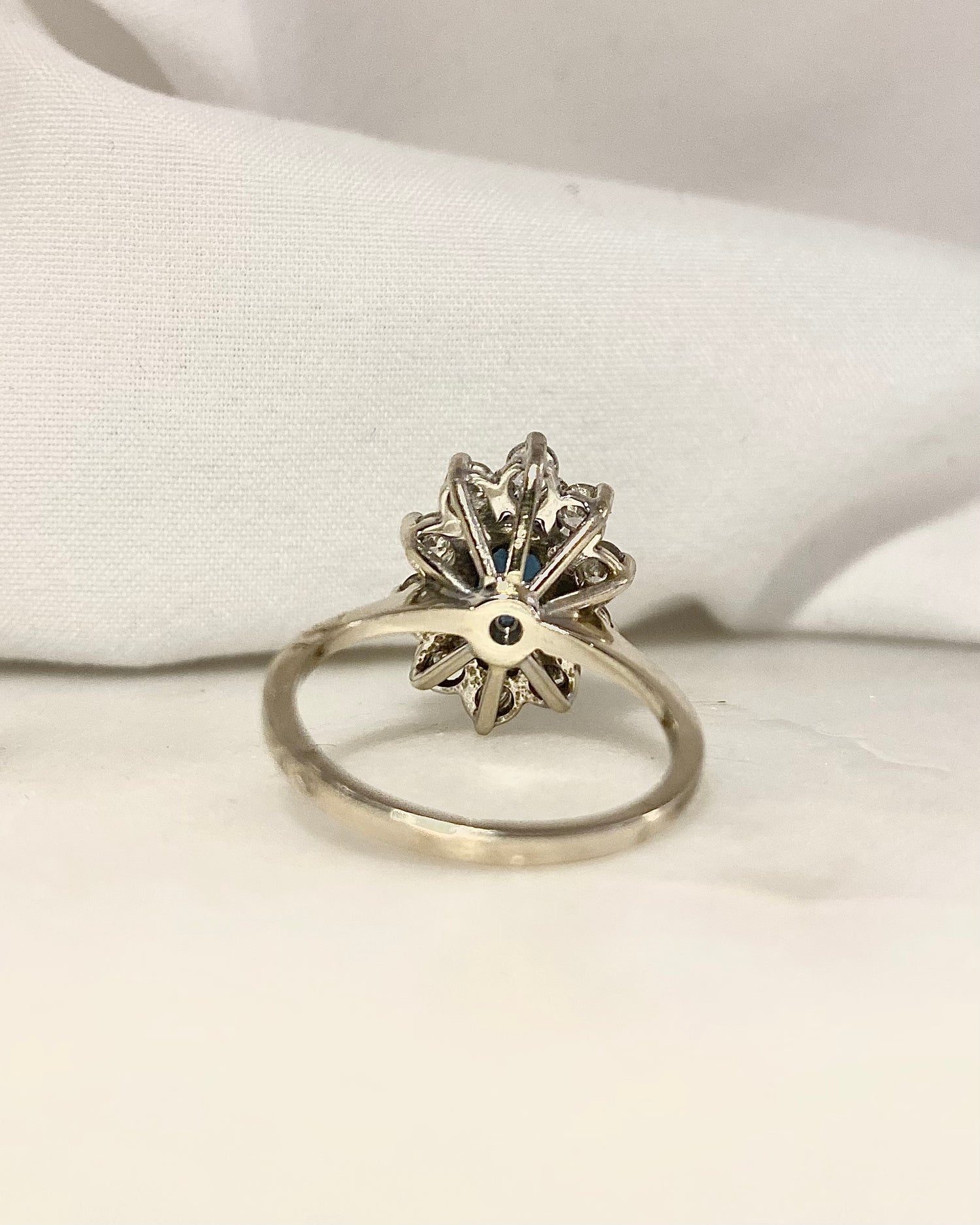 Bague Marguerite Saphir 1.70 carat & Diamants "Capucine"