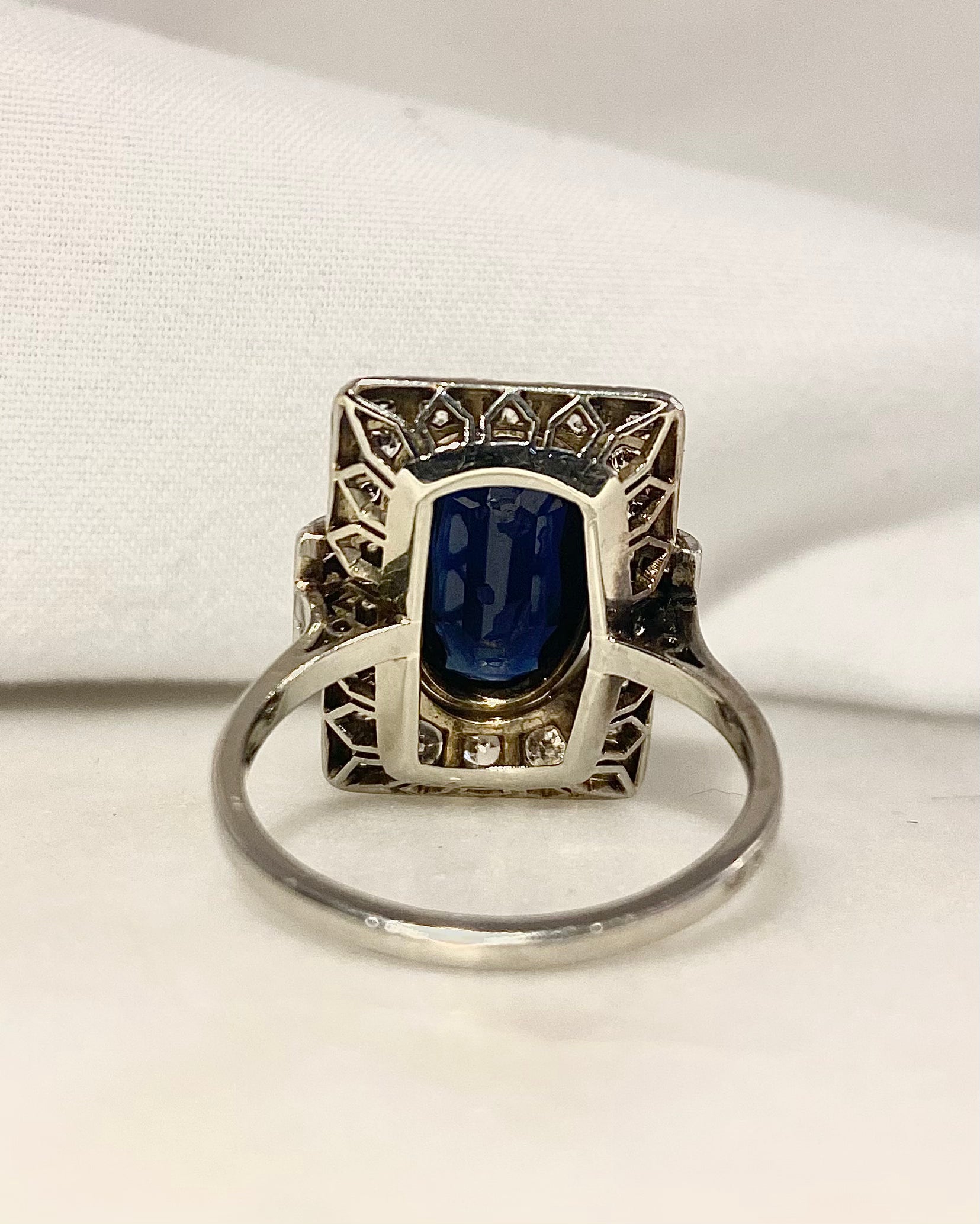 Art Deco Style Ring Sapphire 2.50 carats & Diamonds "Éloïse"