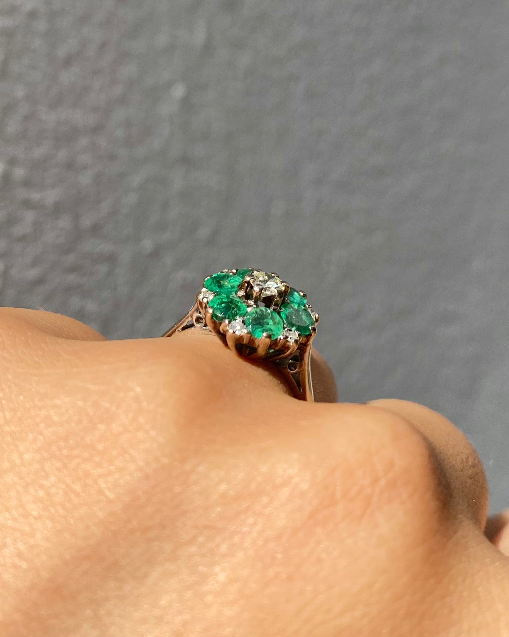 Bague Marguerite Emeraude 1.30 carat & Diamants "Fleur"