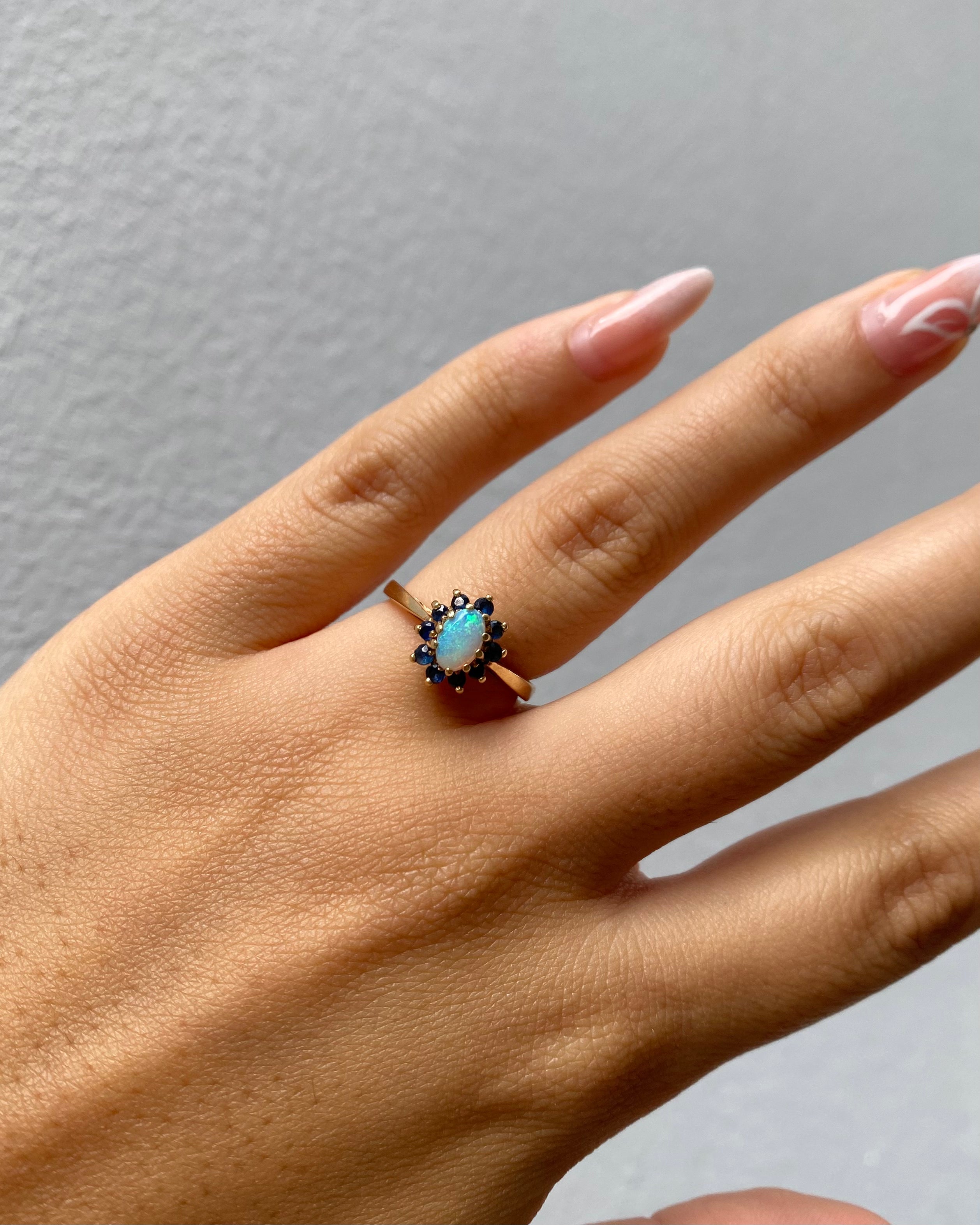 Bague Marguerite Opale 0.45 carat & Saphirs "Alice"