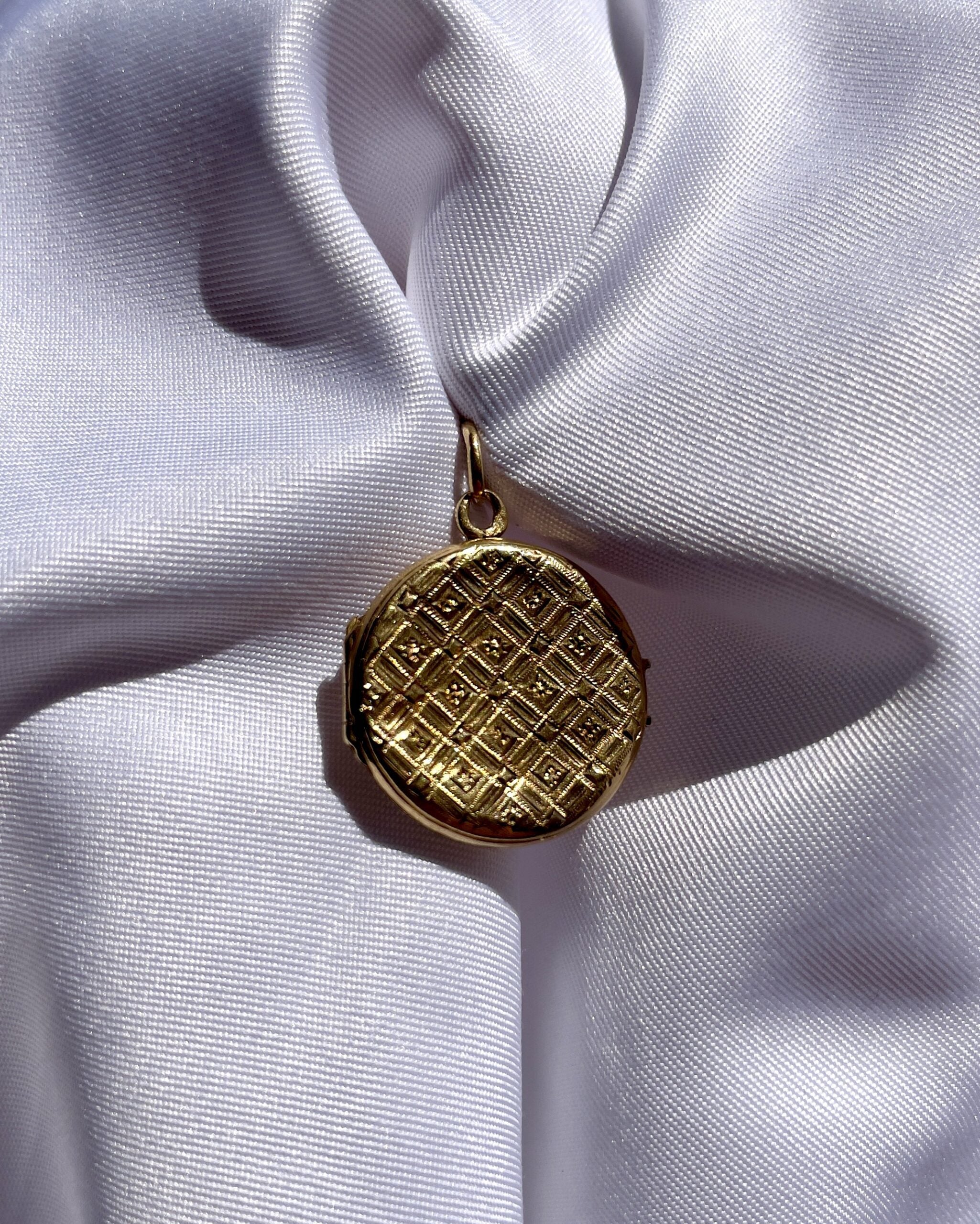 Pendentif médaillon ouvrant "Elodie"