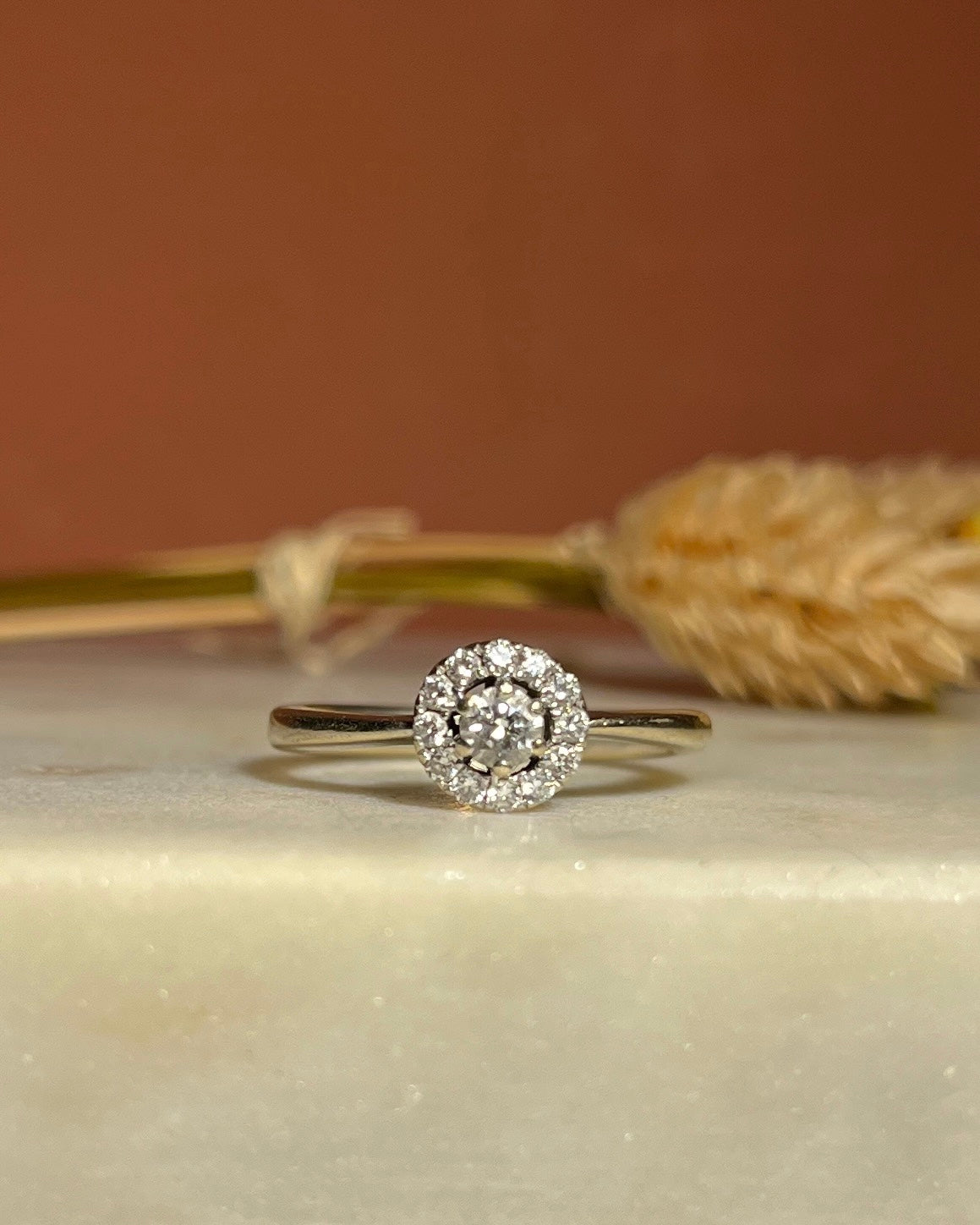 Anillo de margaritas con diamantes "Dina"