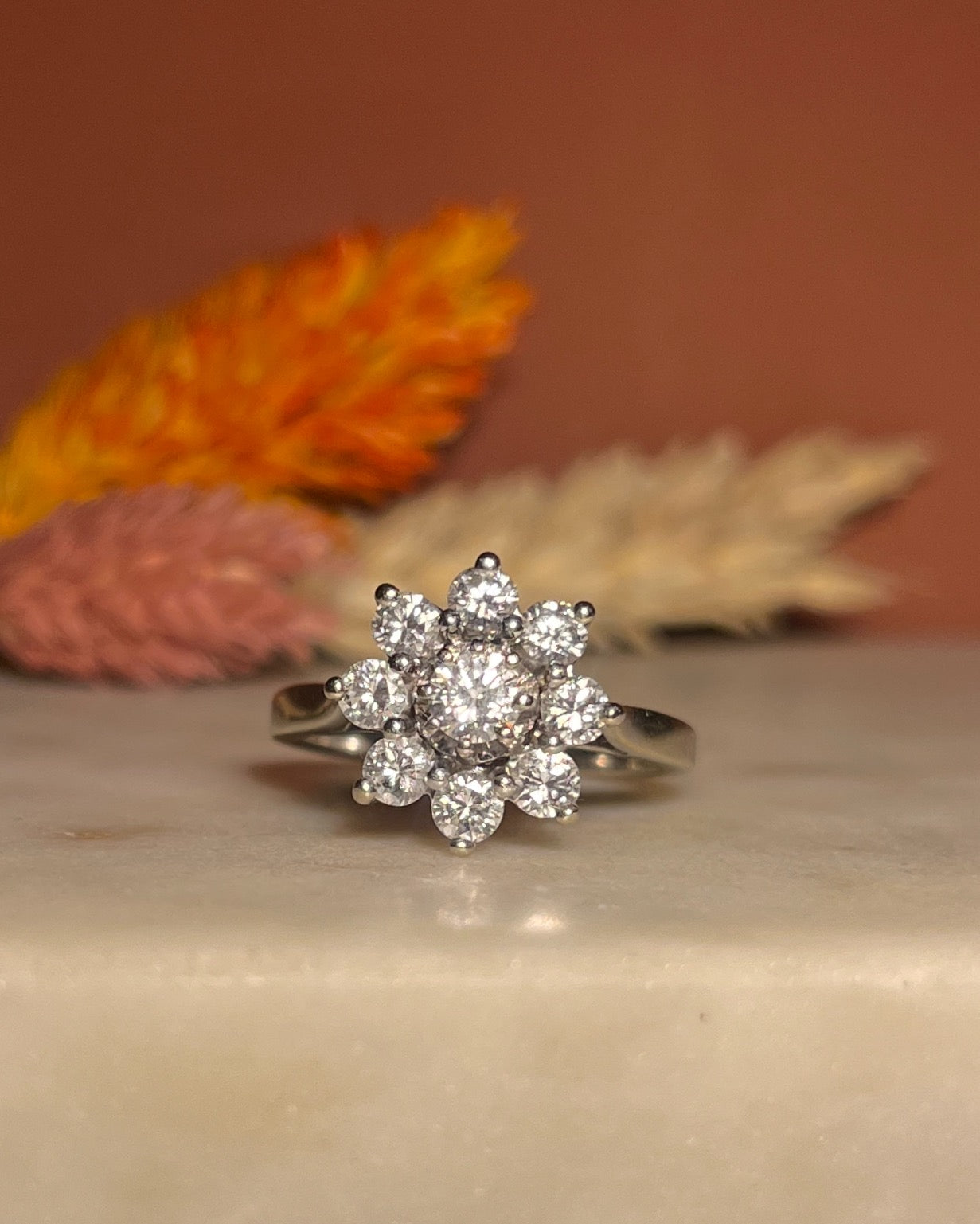 Anillo de margaritas con diamantes "Nouna" de 1 quilate