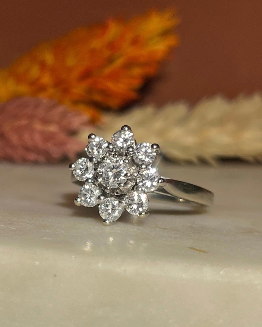 Anillo de margaritas con diamantes "Nouna" de 1 quilate
