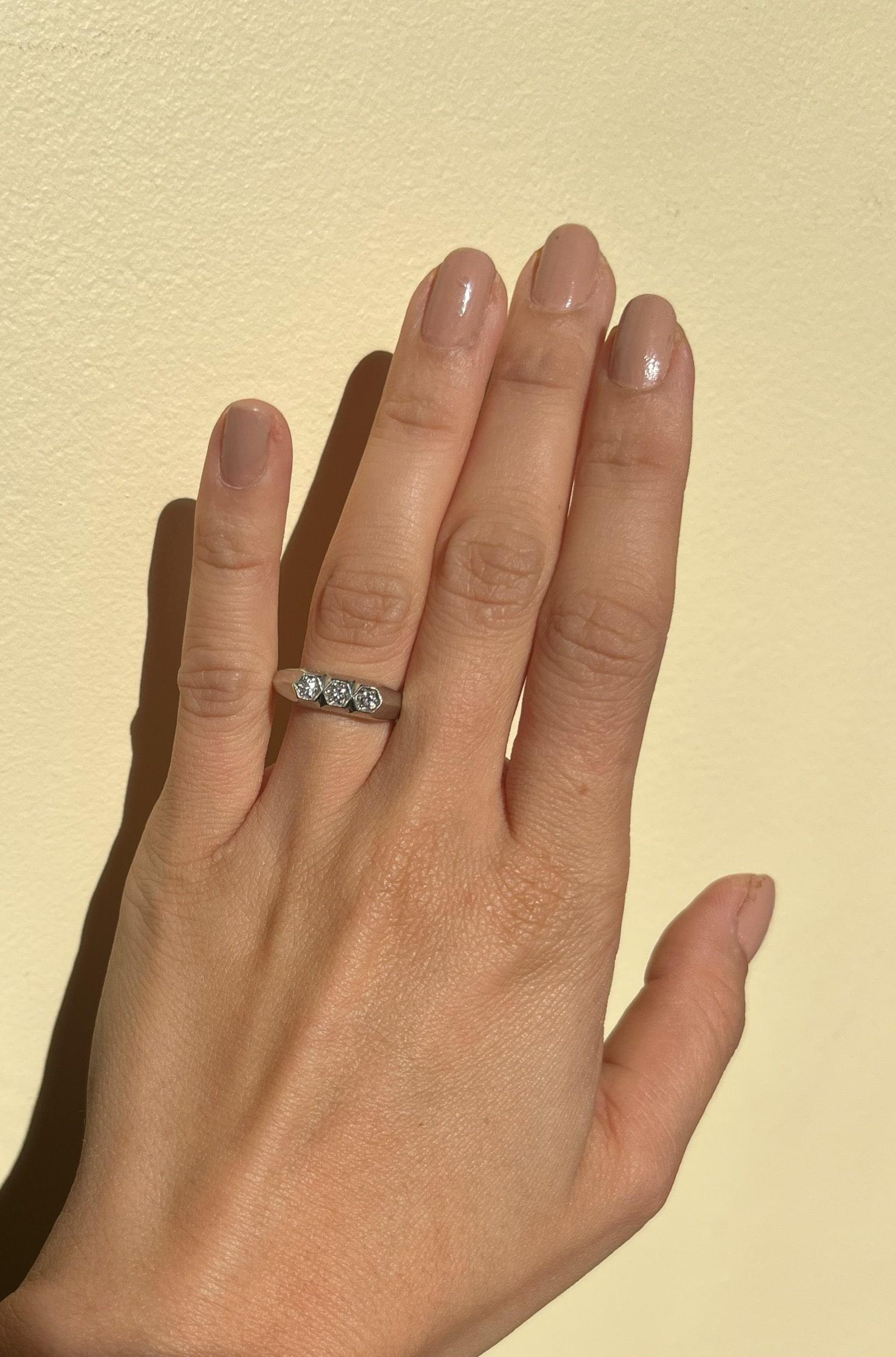 Anillo de sello estilo art déco con diamante "Elaia"