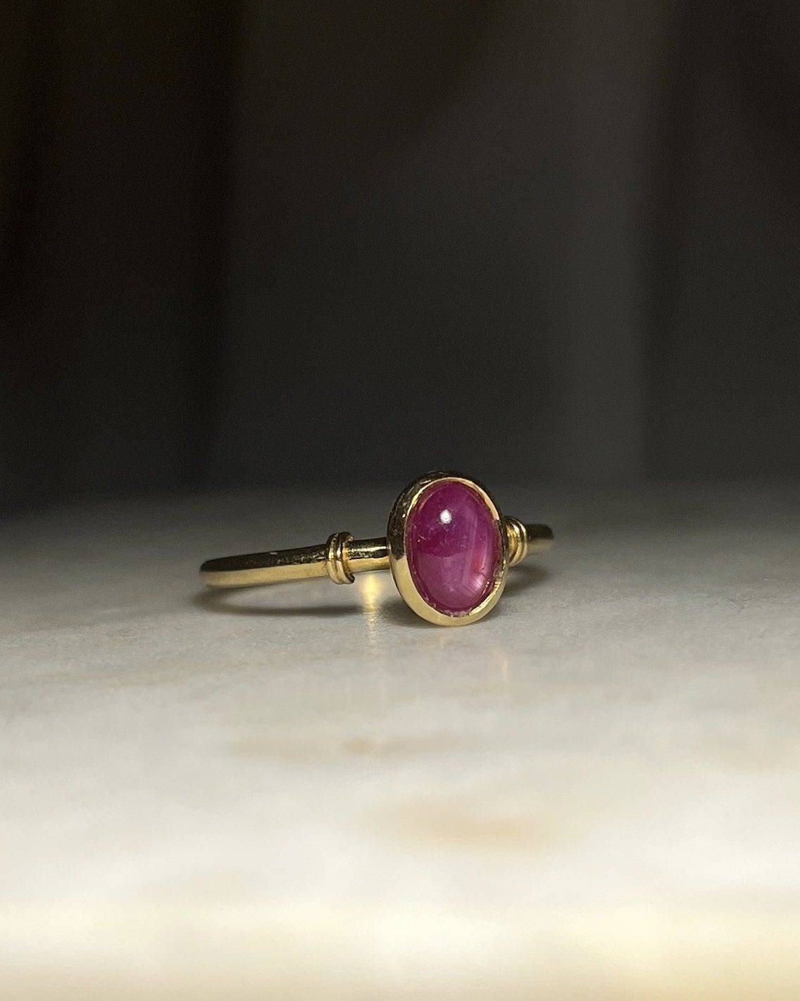 Anillo de oro y rubí de 1,20 quilates "Zelie"