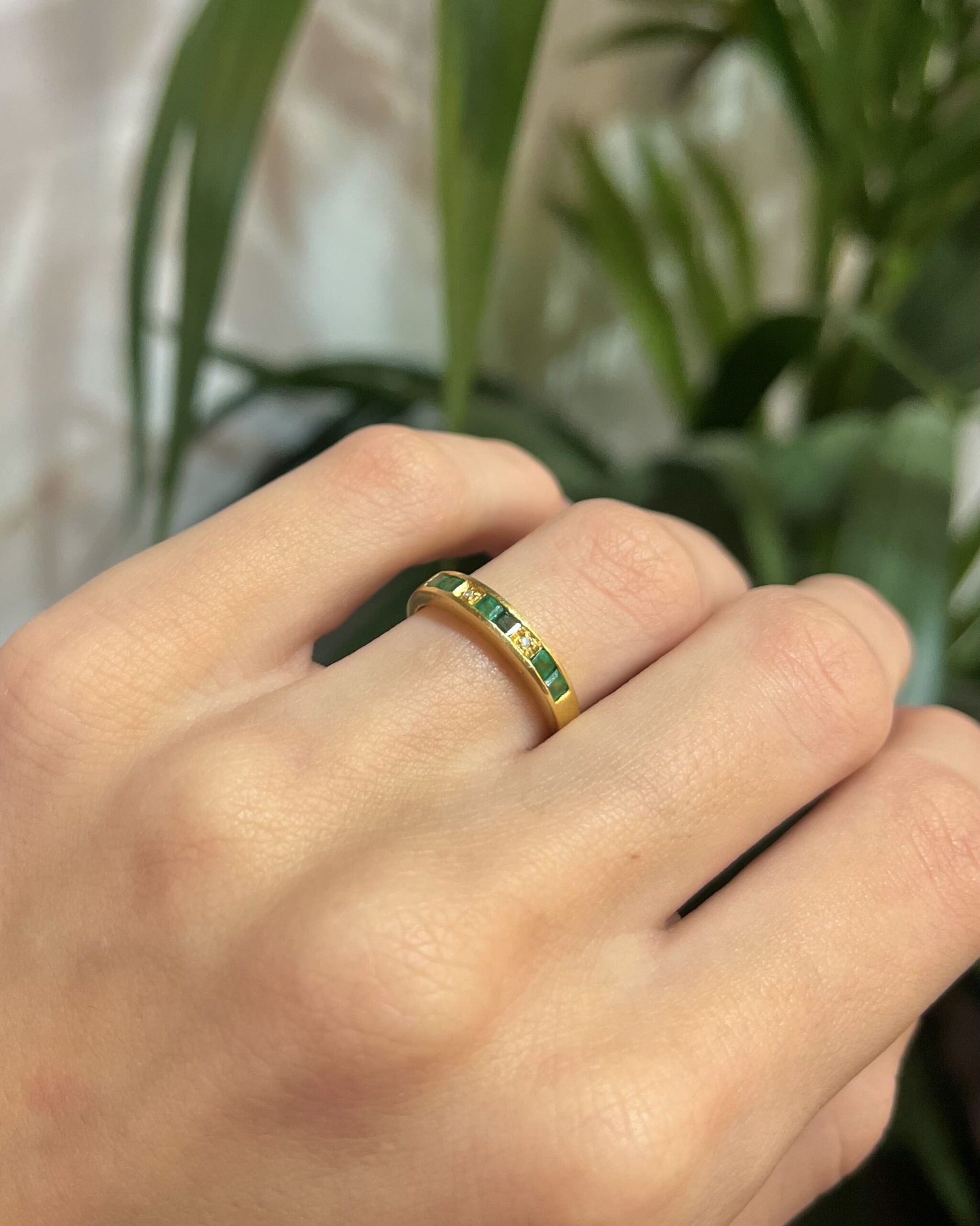 Half Alliance 6 Emeralds & 2 Diamonds "Hazel"