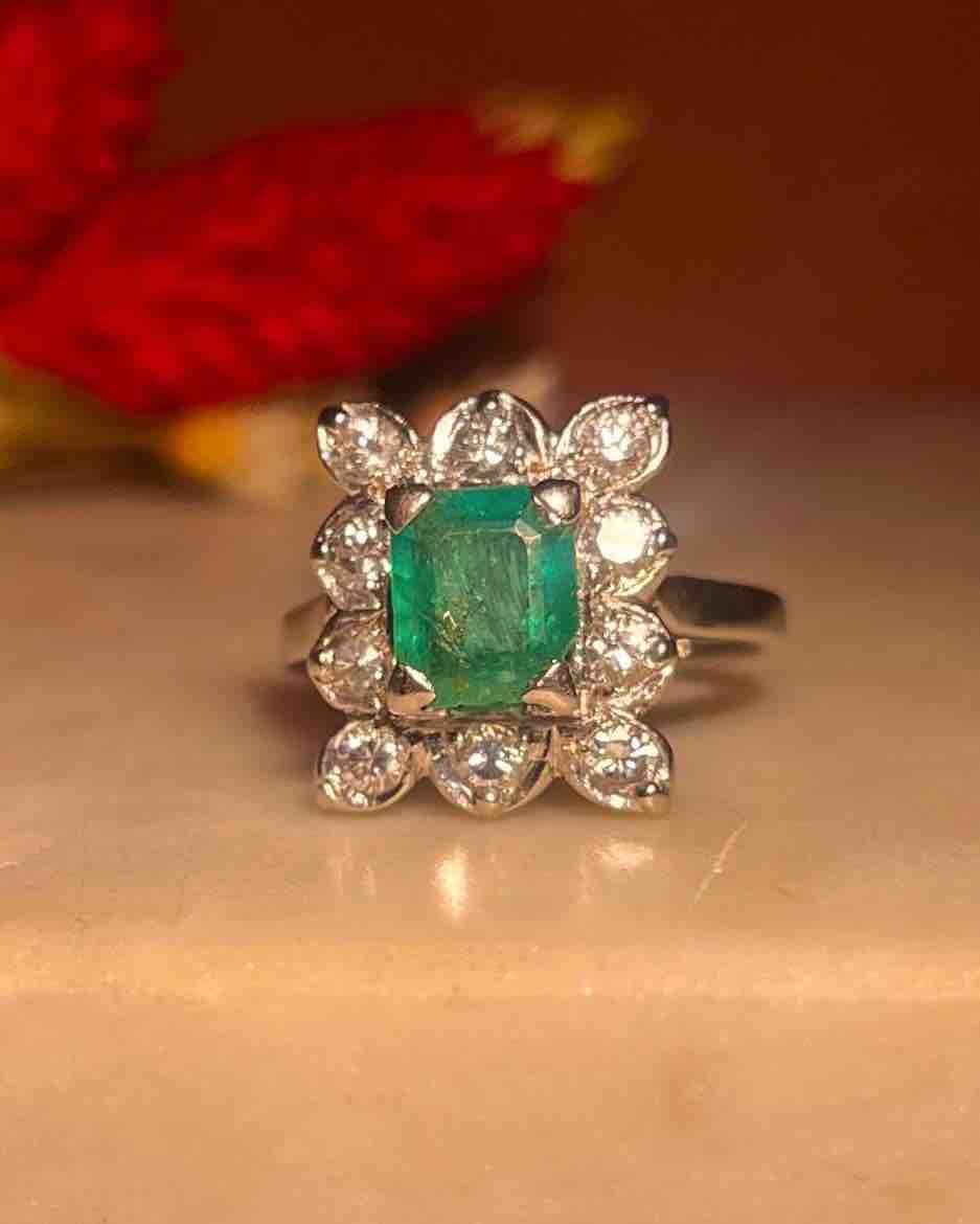 Bague Marguerite Émeraude 1.30 Carat et Diamants "Audrey"