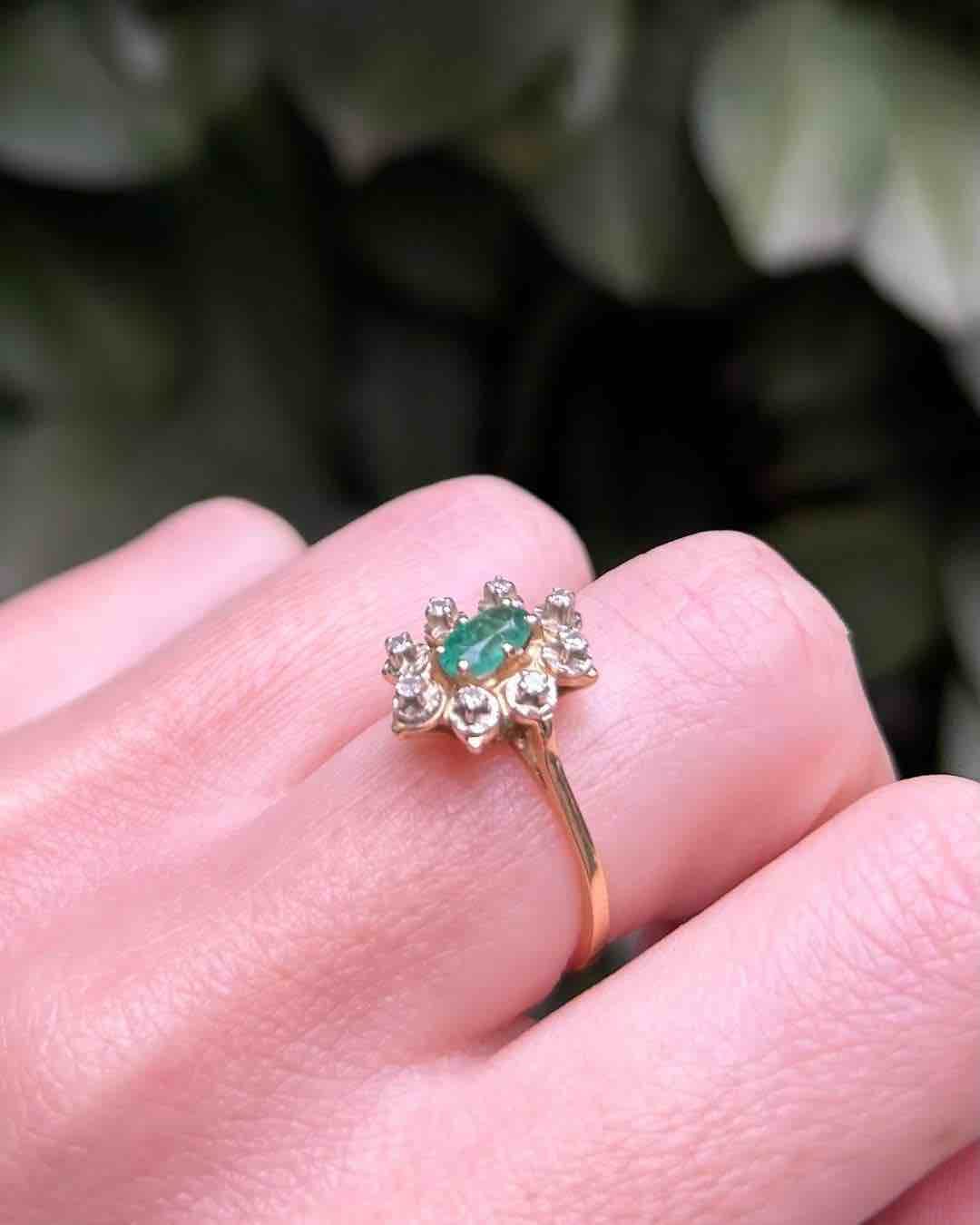 "Inès" Emerald & Diamond Daisy Ring