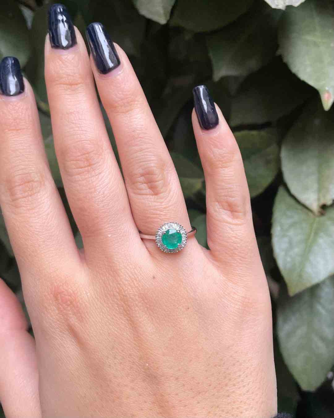Bague Style Art-Déco Émeraude 0.80 carat & Diamants "Évélia" - Elliade Paris