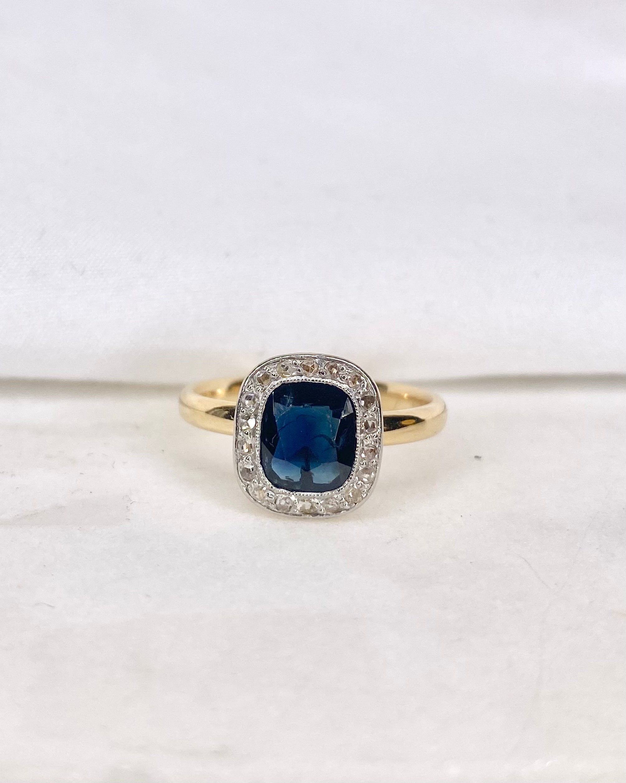 Anillo estilo Art-Deco zafiro 1.80 quilates y diamantes "Simmy"
