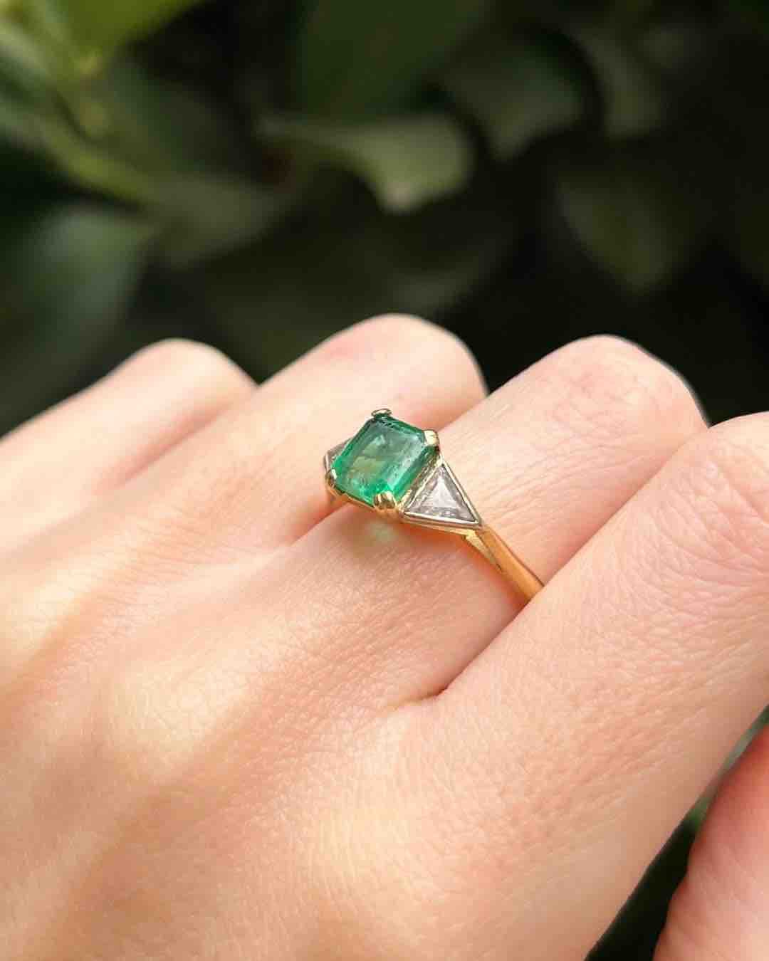 1.80 carat Emerald and Diamond Trilogy Ring "Jailys"